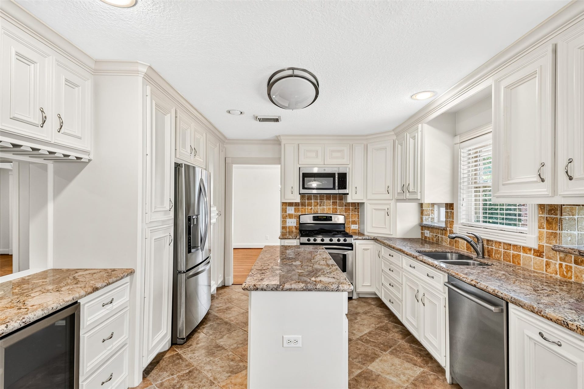 5262 Briarbend Drive, Houston, TX 77096 5262 Briarbend Drive, Houston, TX 77096