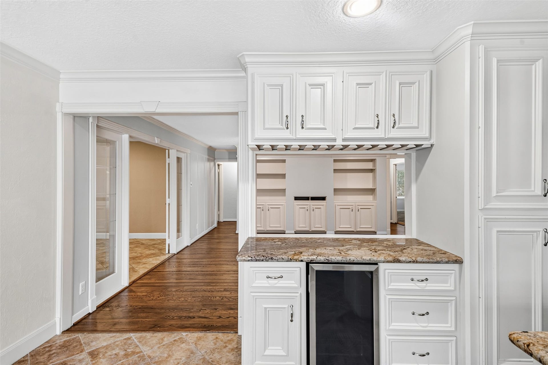 5262 Briarbend Drive, Houston, TX 77096 5262 Briarbend Drive, Houston, TX 77096