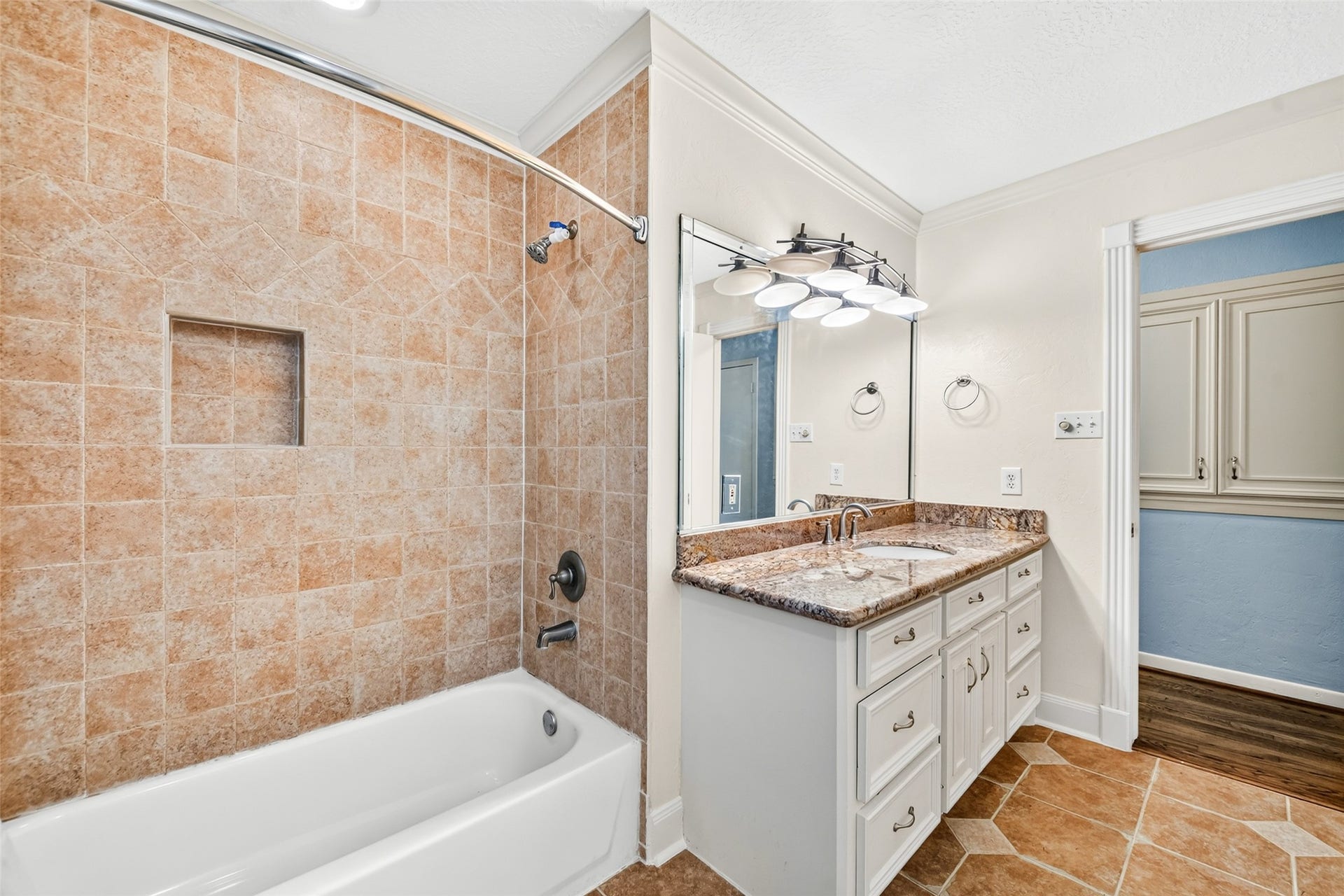 5262 Briarbend Drive, Houston, TX 77096 5262 Briarbend Drive, Houston, TX 77096
