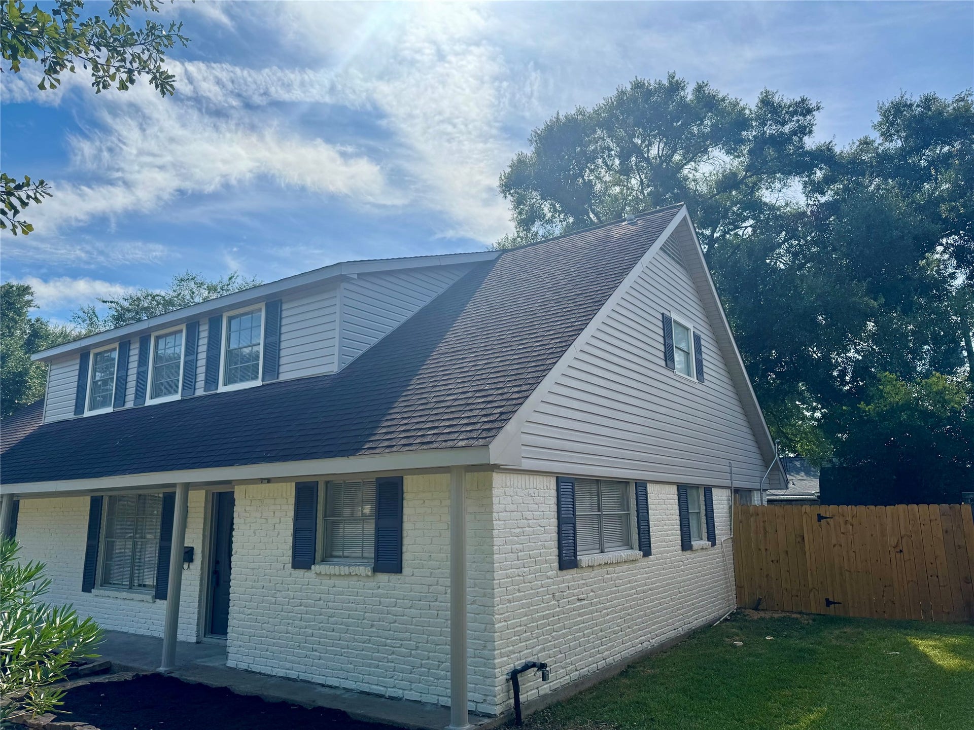 2718 Peach Lane, Pasadena, TX 77502 FULL BRICK WITH VINYL SIDING*