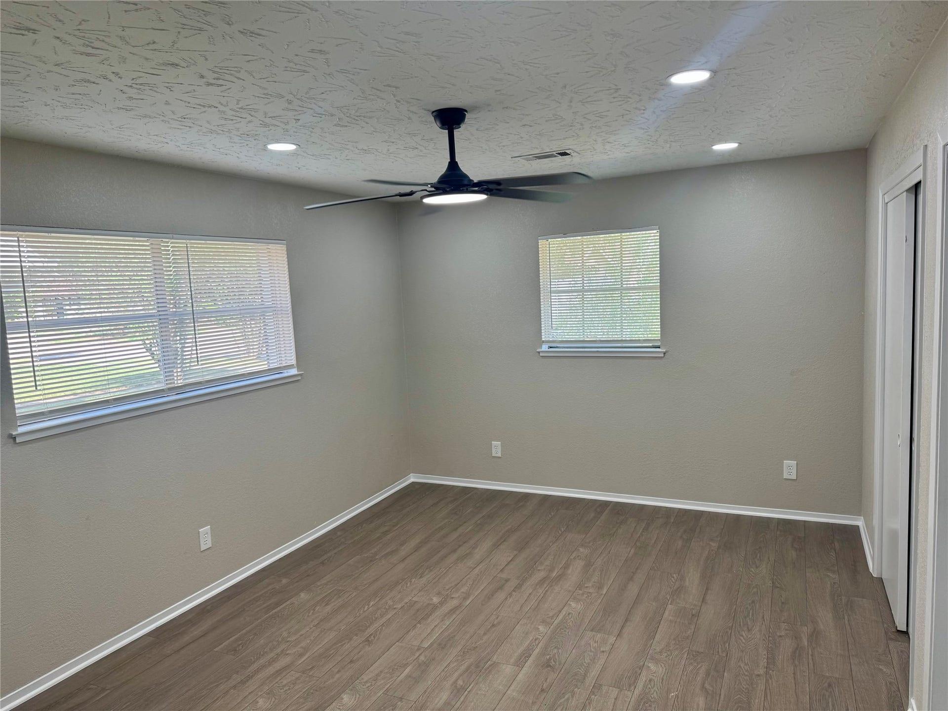 2718 Peach Lane, Pasadena, TX 77502 MASTER BEDROOM*