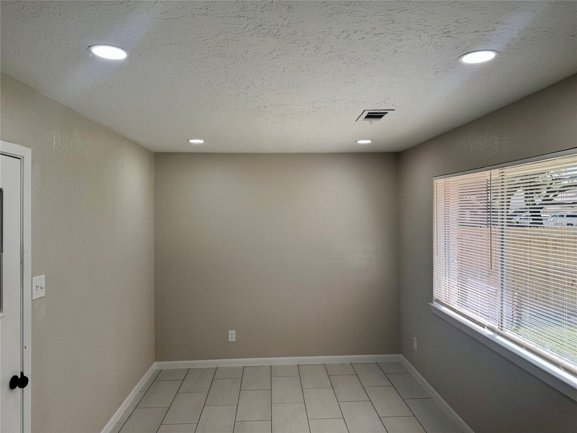 2718 Peach Lane, Pasadena, TX 77502 BREAKFAST ? DINNING AREA *