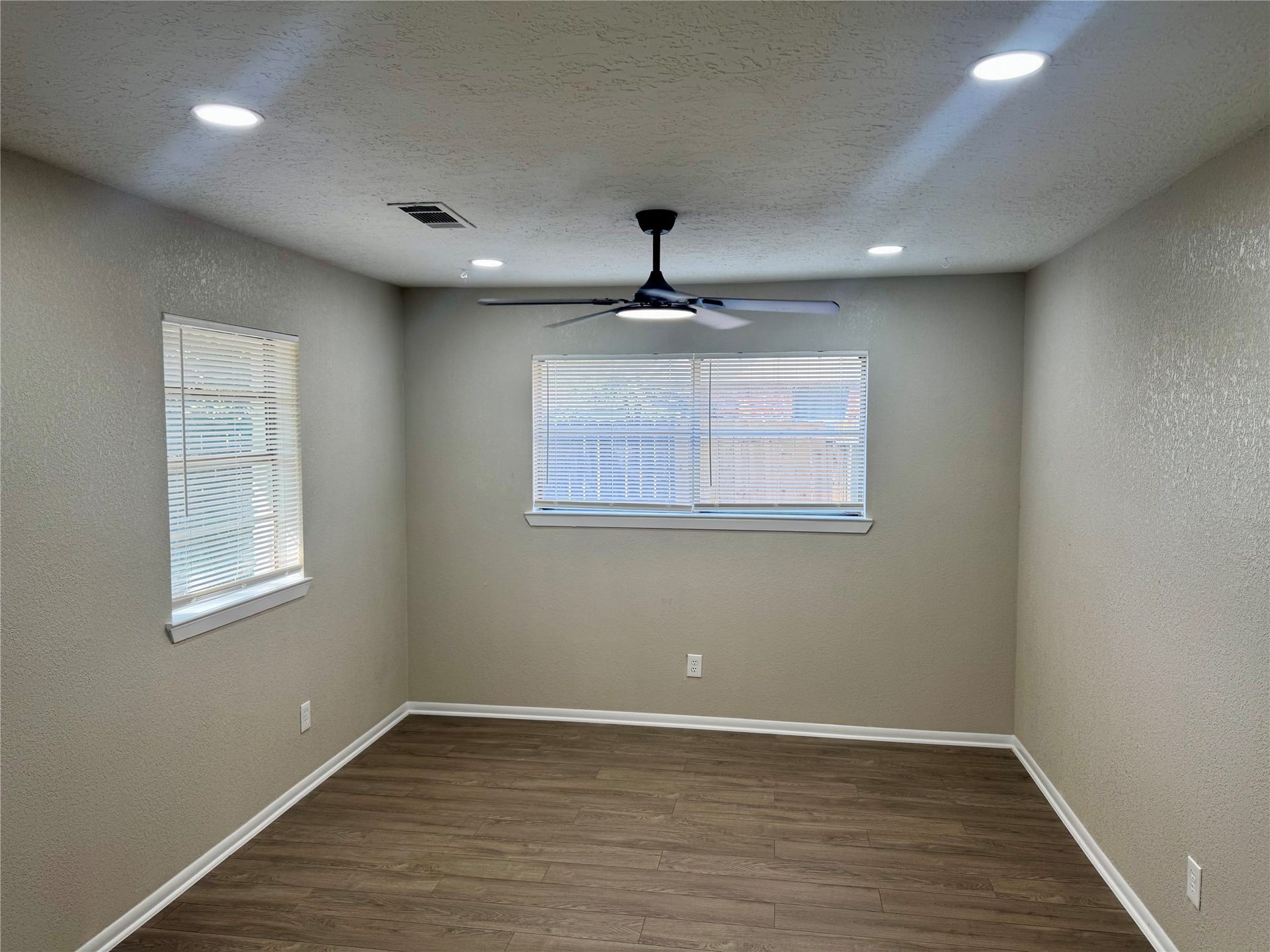 2718 Peach Lane, Pasadena, TX 77502 16X11 FAMILY ROOM*