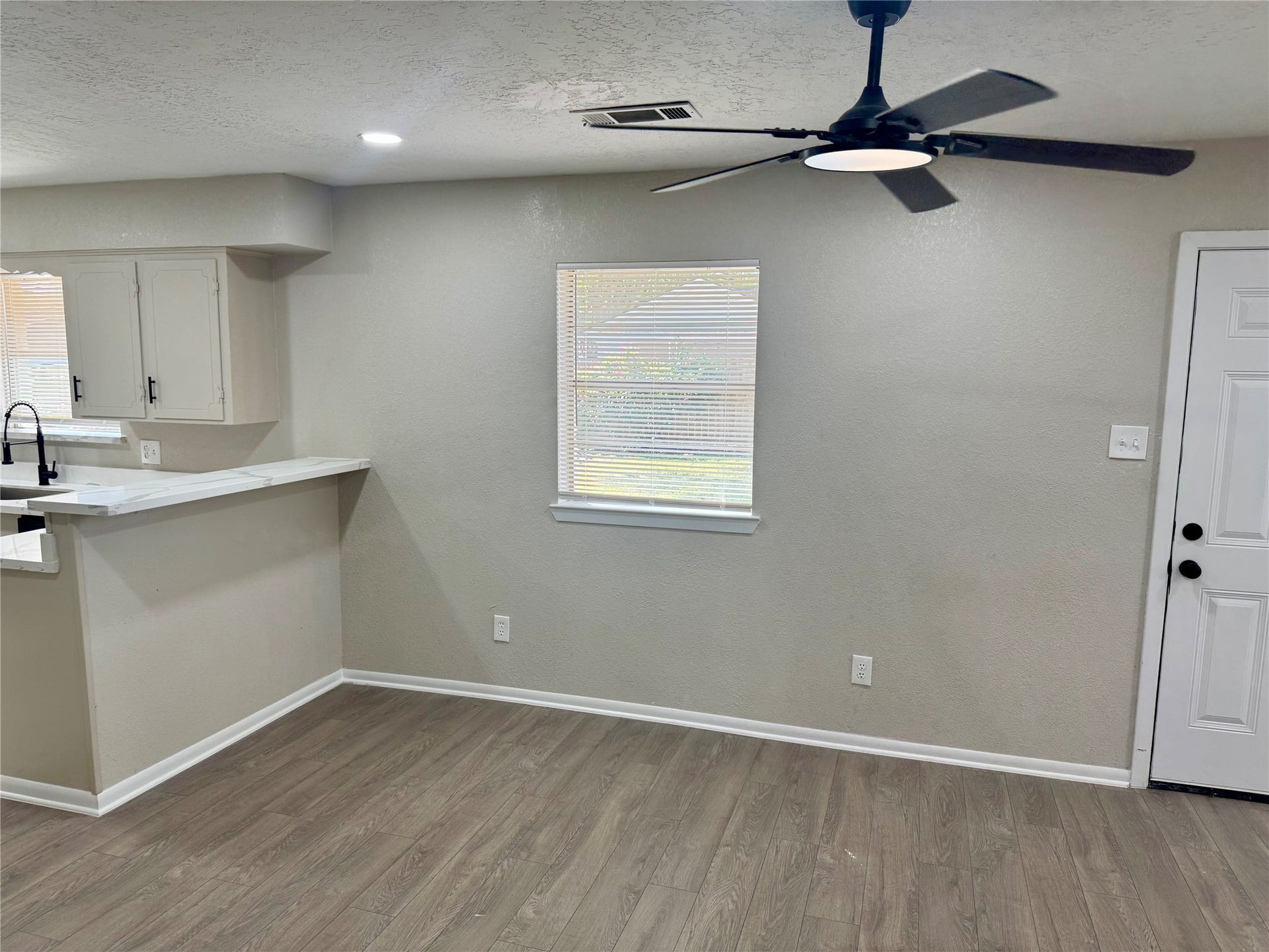 2718 Peach Lane, Pasadena, TX 77502 DINNING AREA *