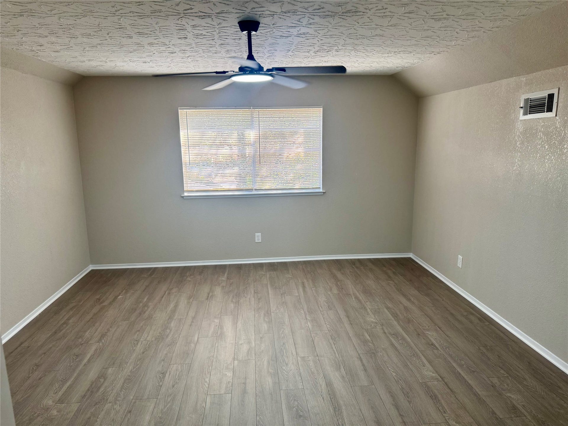 2718 Peach Lane, Pasadena, TX 77502 3RD BEDROOM UP*