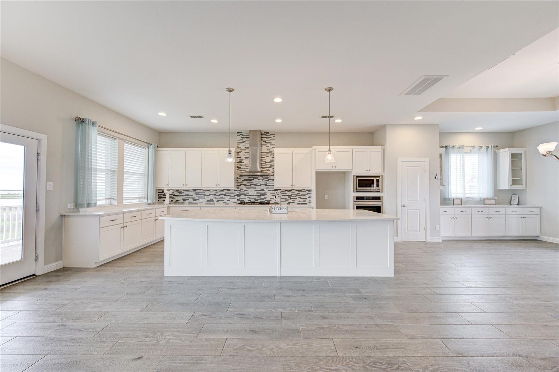 5126 Allen Cay Drive, Texas City, TX 77590 5126 Allen Cay Drive, Texas City, TX 77590