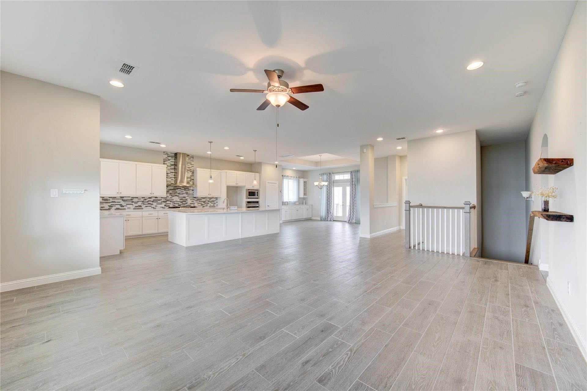 5126 Allen Cay Drive, Texas City, TX 77590 5126 Allen Cay Drive, Texas City, TX 77590
