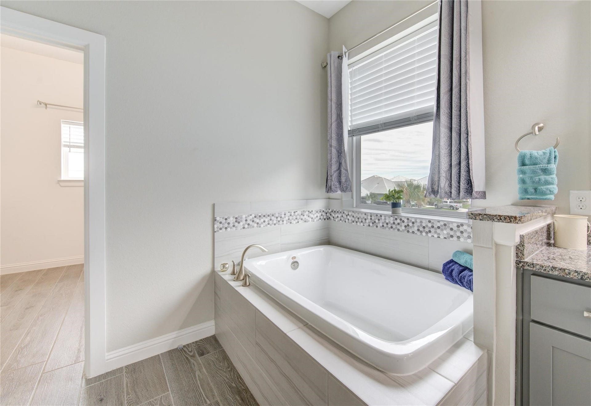5126 Allen Cay Drive, Texas City, TX 77590 5126 Allen Cay Drive, Texas City, TX 77590