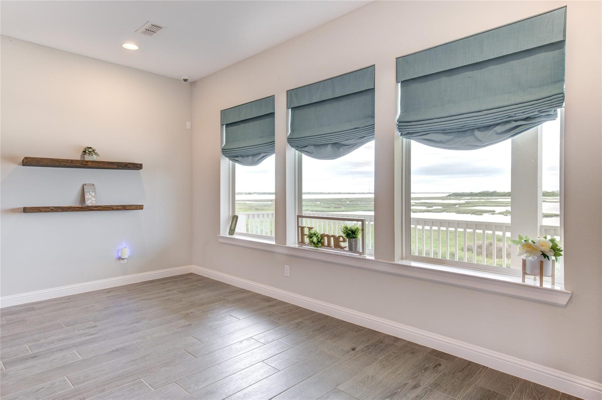 5126 Allen Cay Drive, Texas City, TX 77590 5126 Allen Cay Drive, Texas City, TX 77590