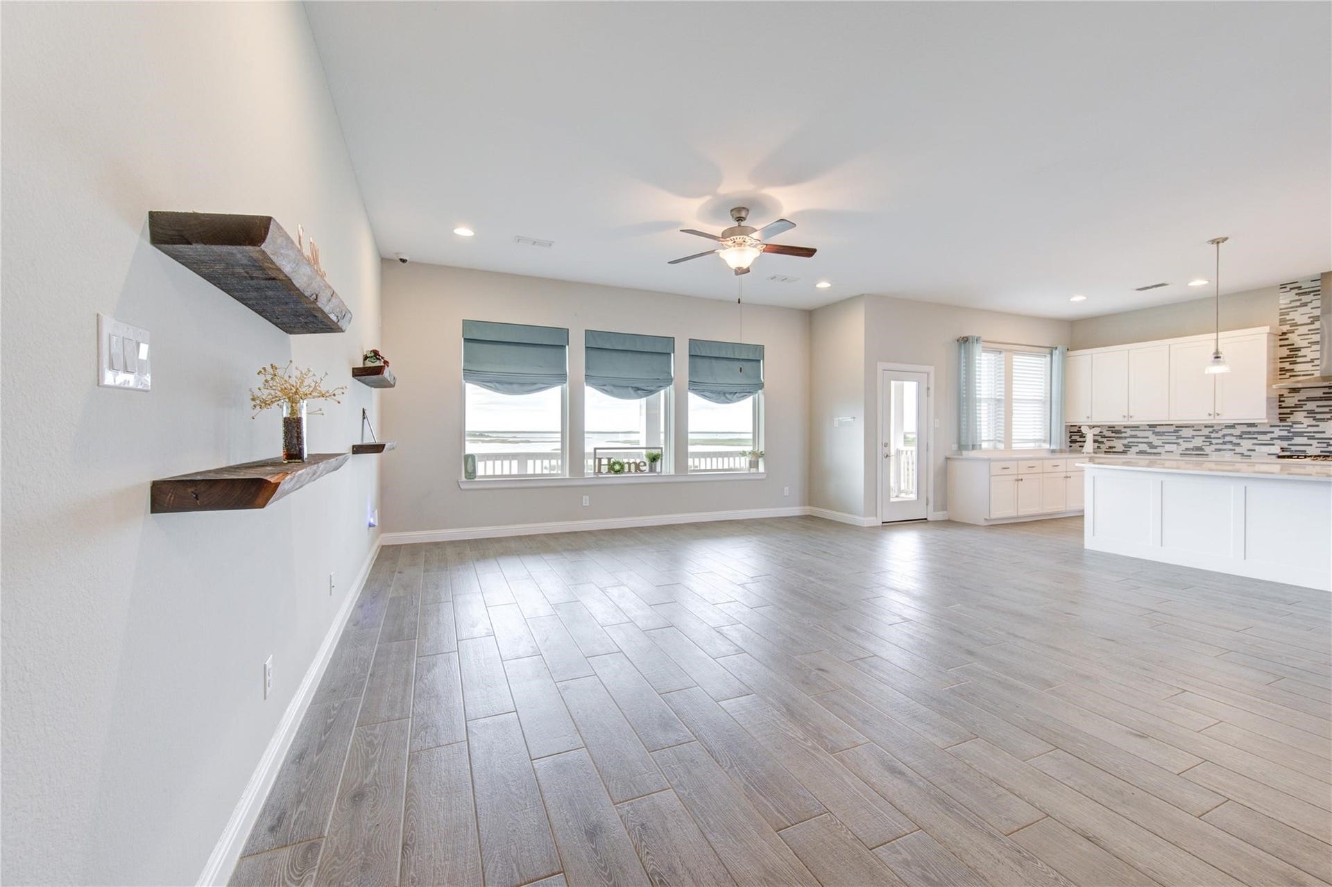 5126 Allen Cay Drive, Texas City, TX 77590 5126 Allen Cay Drive, Texas City, TX 77590