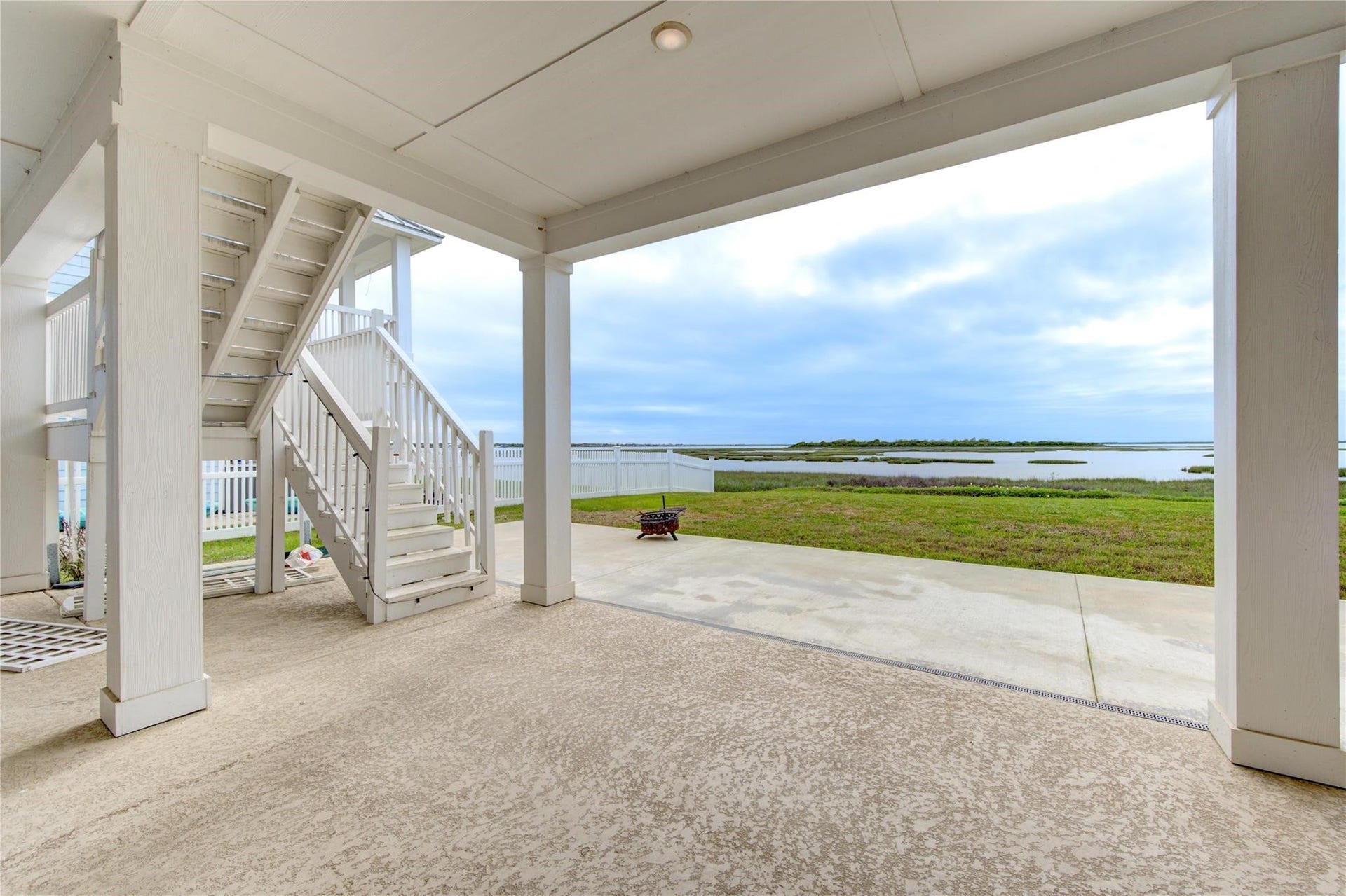 5126 Allen Cay Drive, Texas City, TX 77590 5126 Allen Cay Drive, Texas City, TX 77590