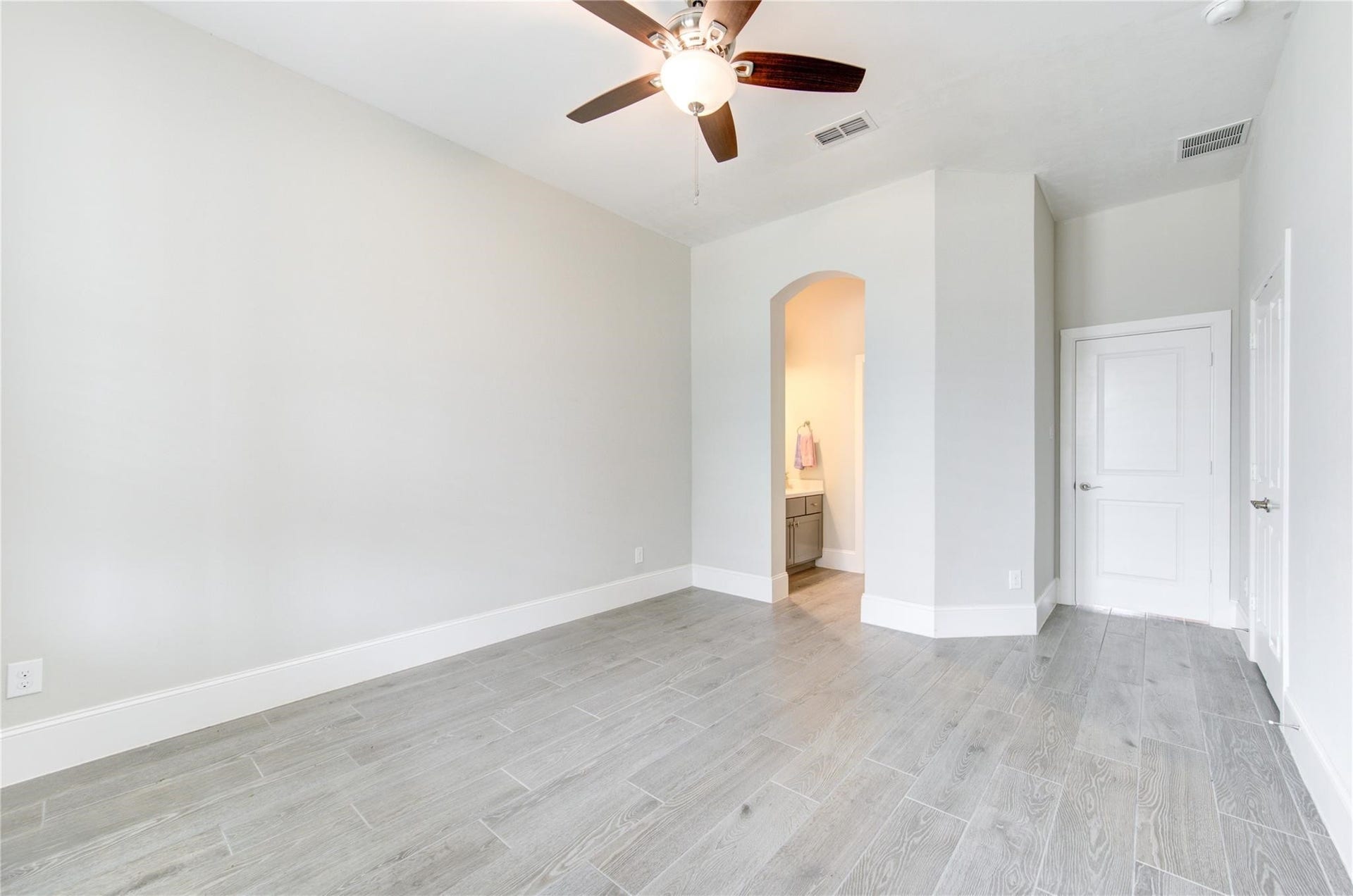 5126 Allen Cay Drive, Texas City, TX 77590 5126 Allen Cay Drive, Texas City, TX 77590