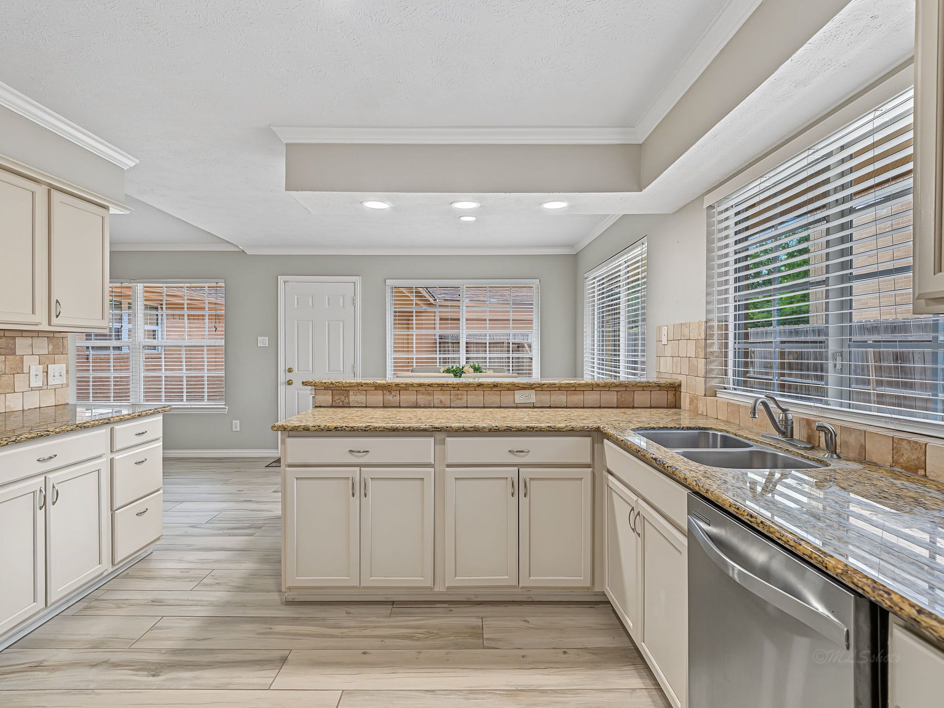 2519 Williams Grant Street, Sugar Land, TX 77479 2519 Williams Grant Street, Sugar Land, TX 77479