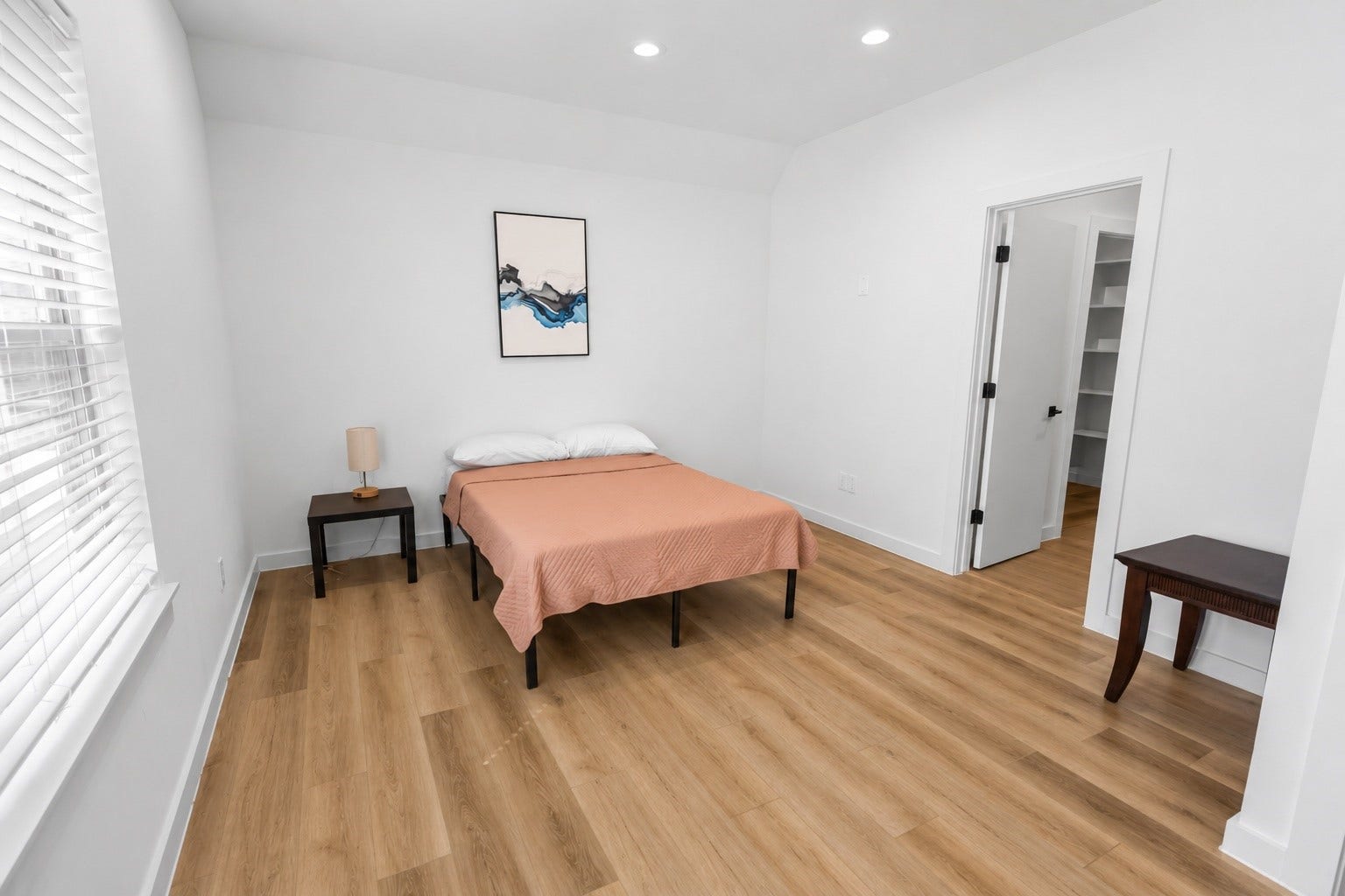 6742 Peerless Street, #B, Houston, TX 77021 Comfortable secondary bedroom on the third floor offers generous proportions with soaring ceilings, warm wood look flooring, and enough space for a bedroom suite plus a media or seating area. Double closets provide excellent storage while the private en suite bath creates an ideal setup for guests, roommates, or multigenerational living.
