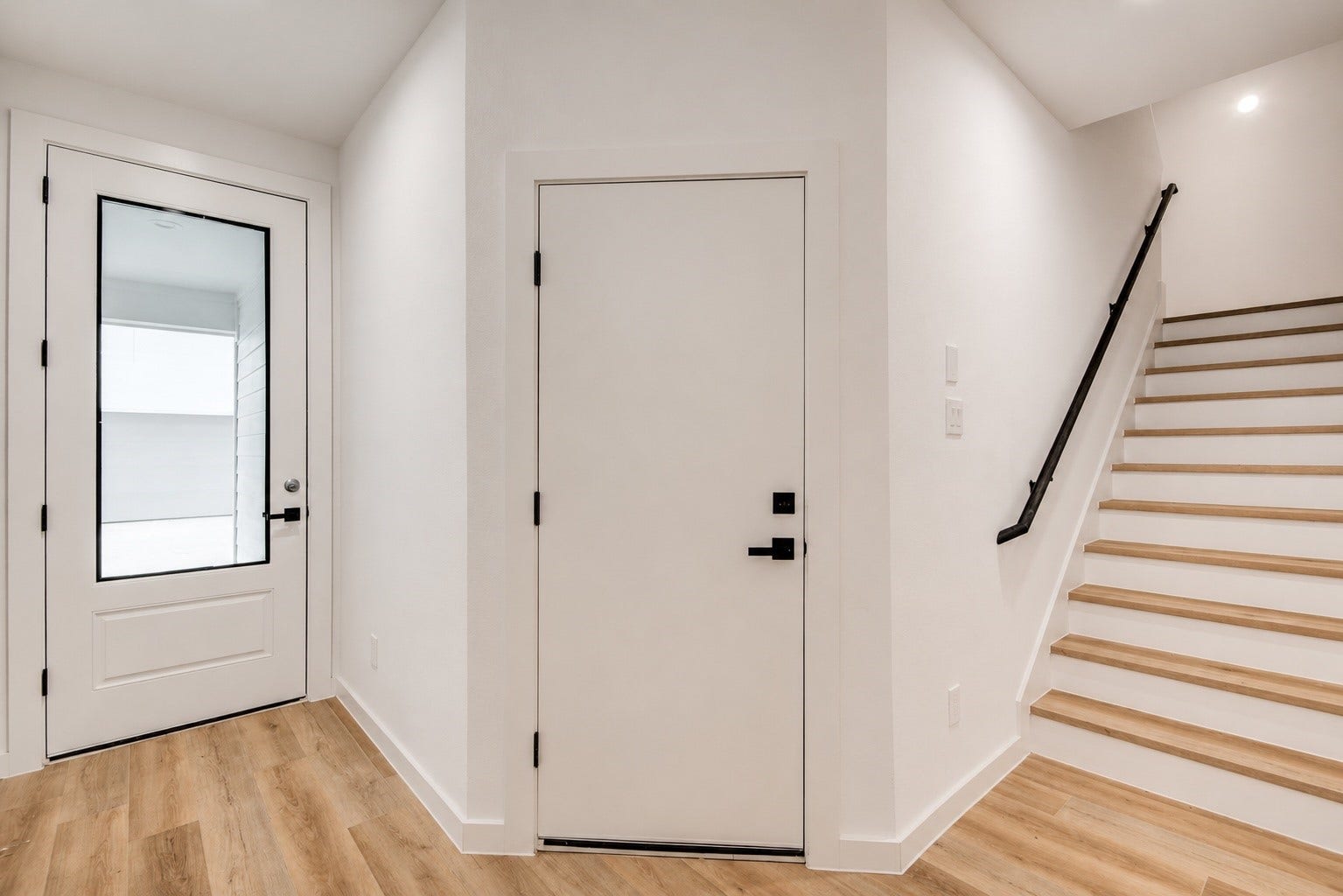 6742 Peerless Street, #B, Houston, TX 77021 Direct garage access leading into the home and thoughtfully designed stair placement provides an easy transition to the open concept living spaces on the second floor.
