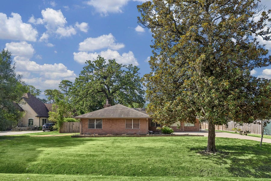 Property photo for 10919 Britoak Lane, Houston, TX
