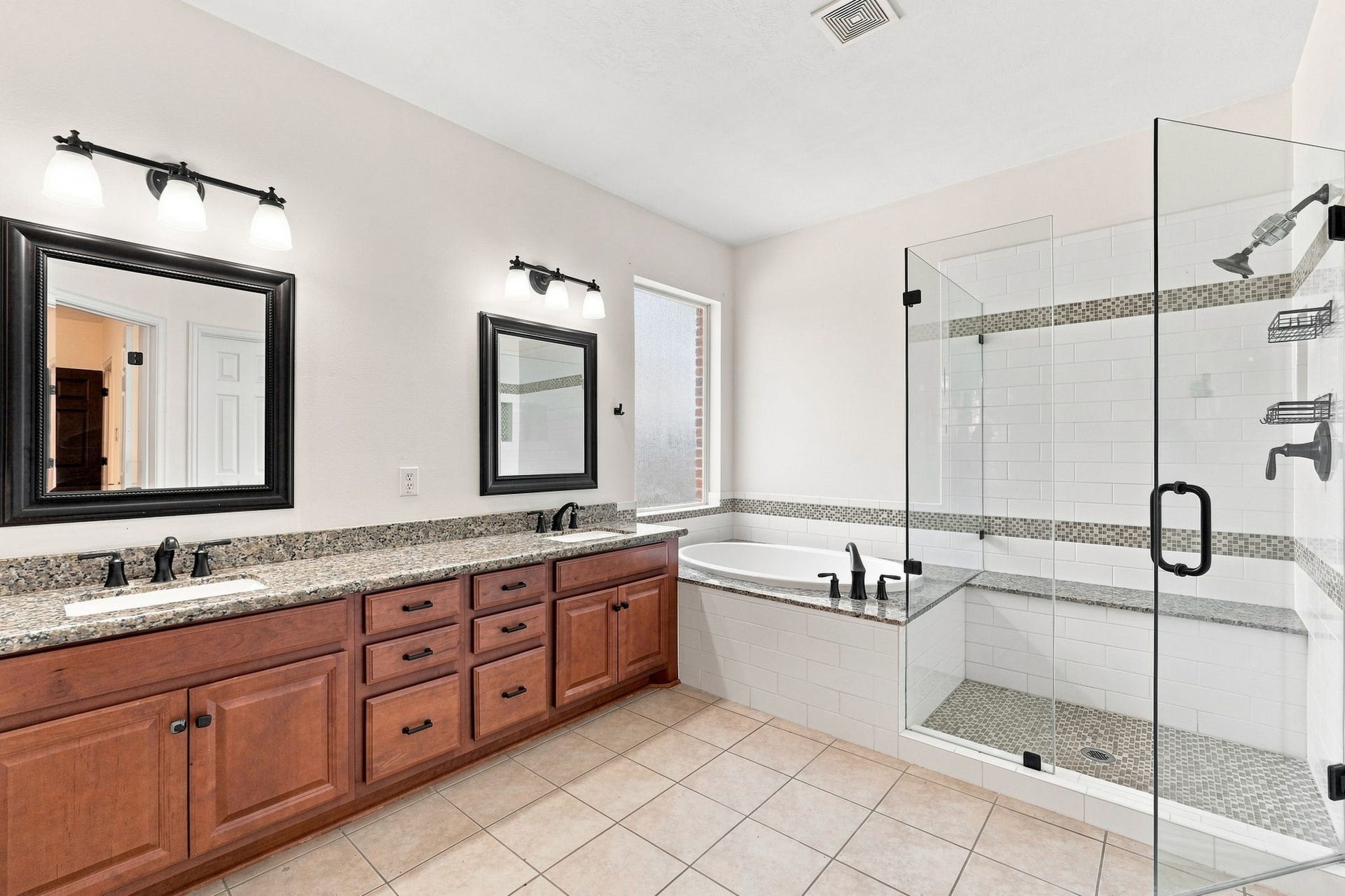 11510 Cypresswood Trail Drive, Houston, TX 77070 Primary bathroom