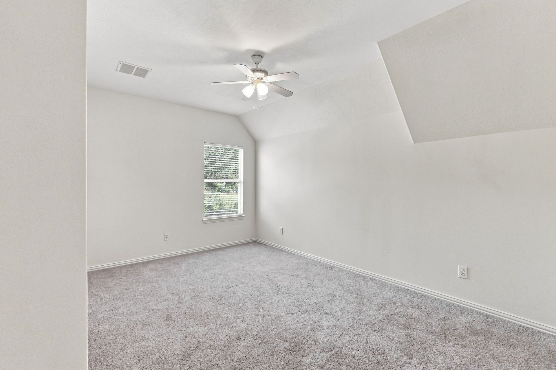 11510 Cypresswood Trail Drive, Houston, TX 77070 Secondary bedroom #1 upstairs