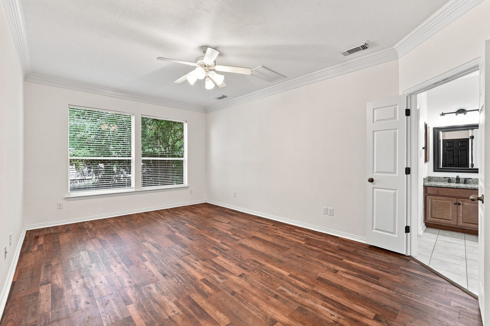 11510 Cypresswood Trail Drive, Houston, TX 77070 Primary bedroom