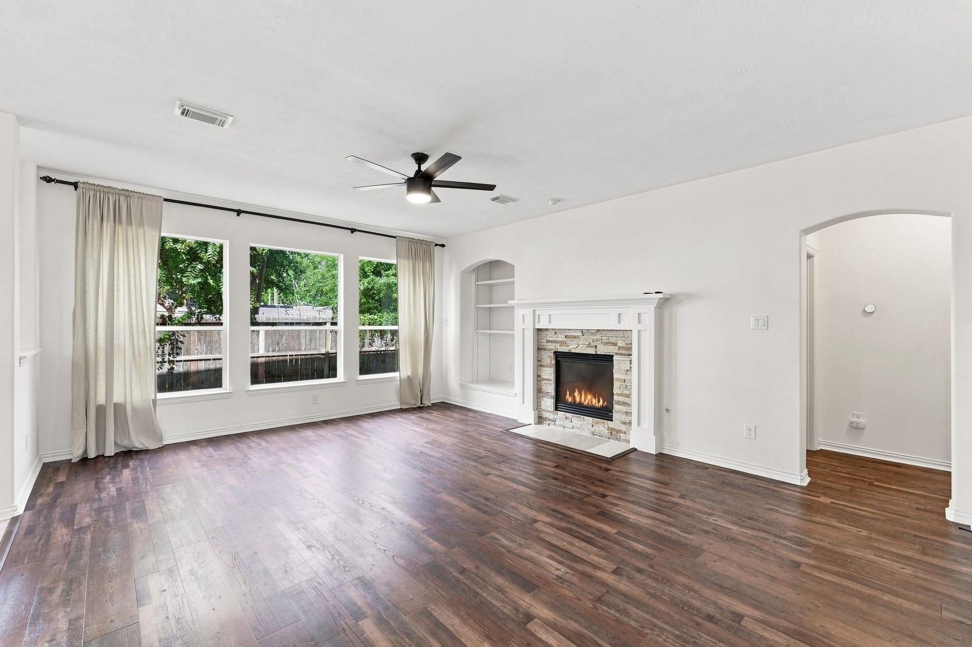 11510 Cypresswood Trail Drive, Houston, TX 77070 Living room