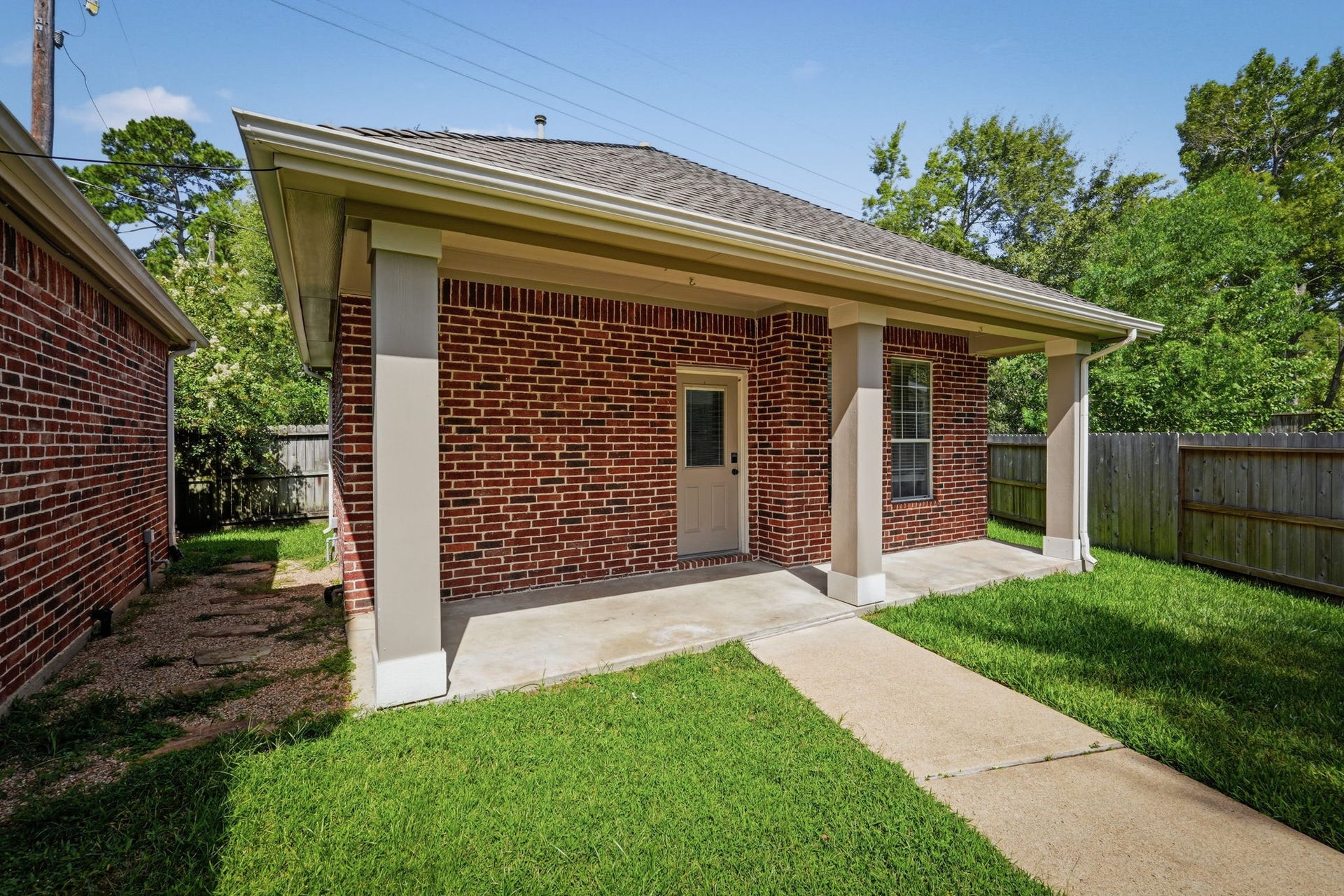 11510 Cypresswood Trail Drive, Houston, TX 77070 Casita front entrance