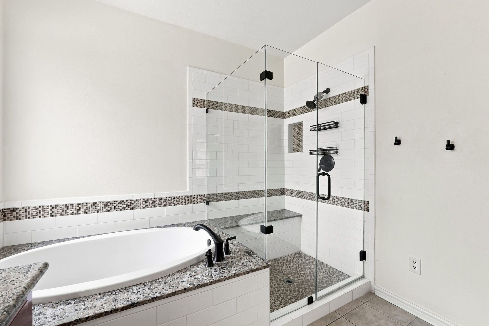 11510 Cypresswood Trail Drive, Houston, TX 77070 Primary separate shower and tub