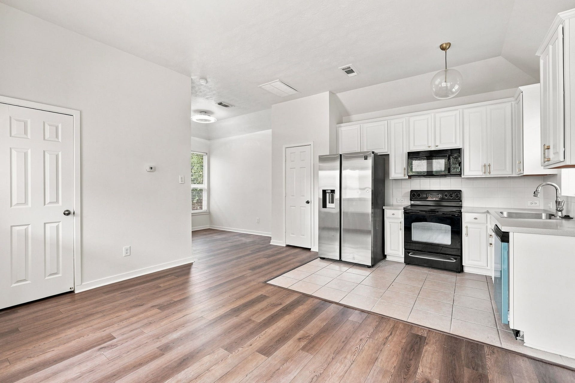 11510 Cypresswood Trail Drive, Houston, TX 77070 Casita family room, kitchen, bedroom