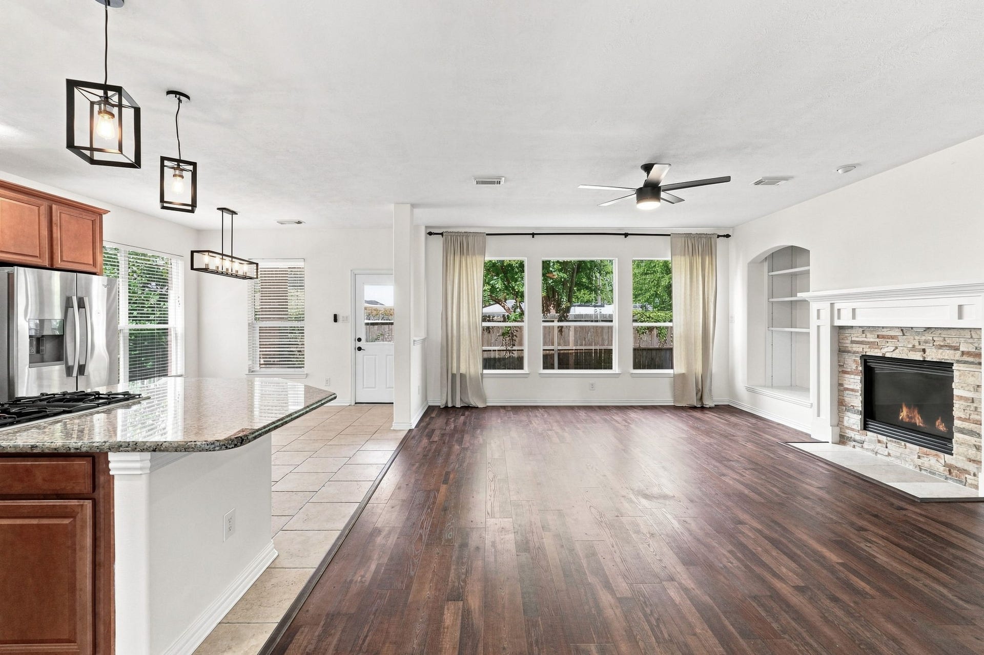 11510 Cypresswood Trail Drive, Houston, TX 77070 Main living area and kitchen