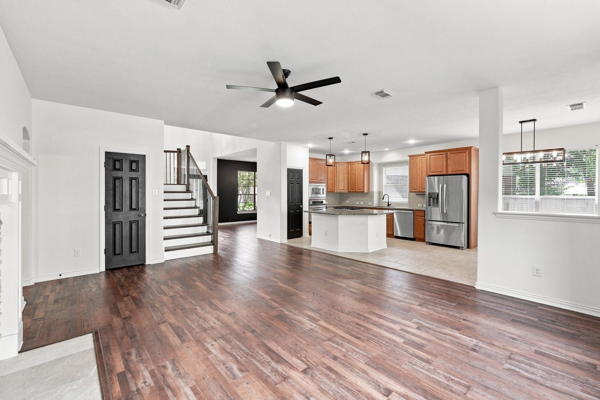 11510 Cypresswood Trail Drive, Houston, TX 77070 Opposite view of family room and kitchen