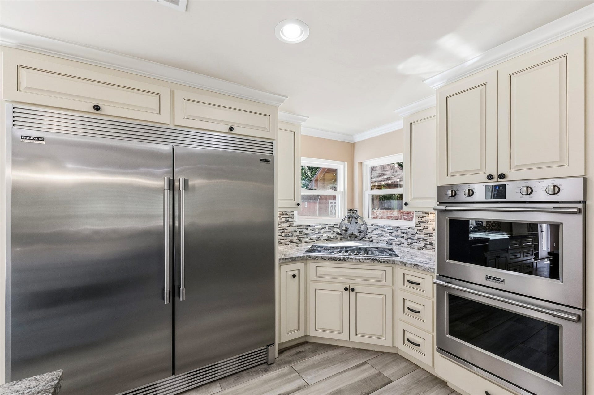 109 Riverbrook Drive, Conroe, TX 77385 Built in double door refrigerator, double ovens
