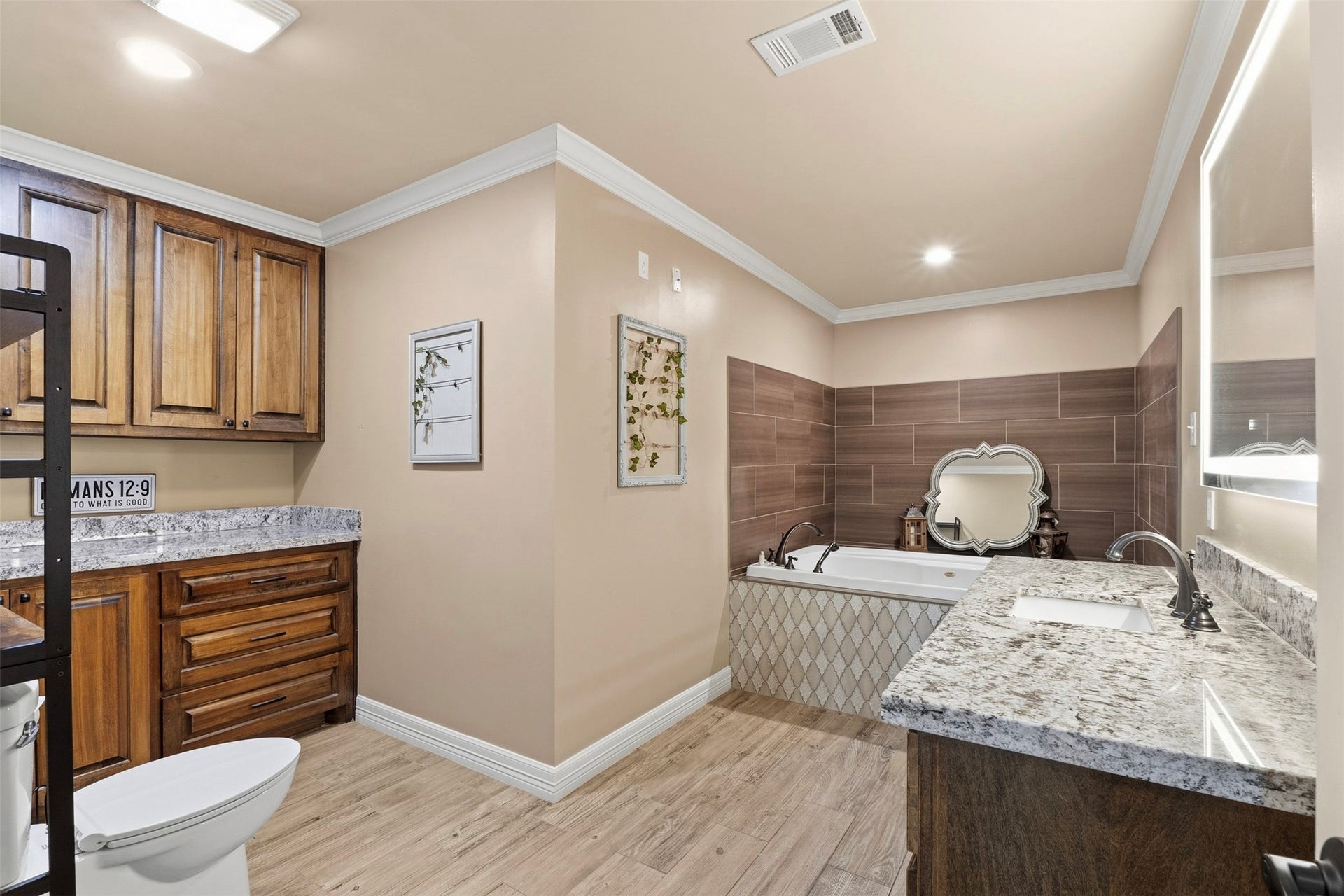 109 Riverbrook Drive, Conroe, TX 77385 Built in cabinetry