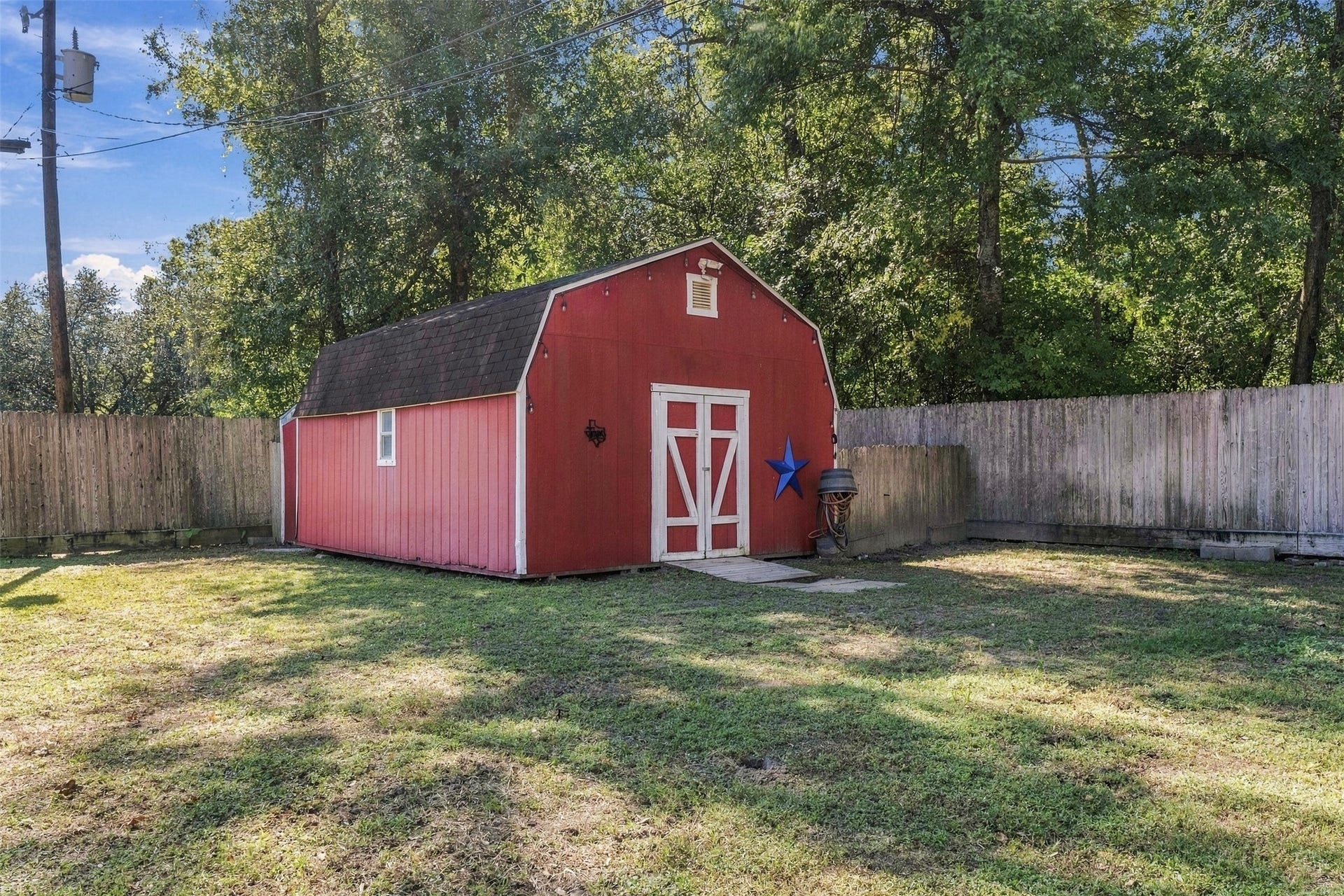 109 Riverbrook Drive, Conroe, TX 77385 Barn or workshop