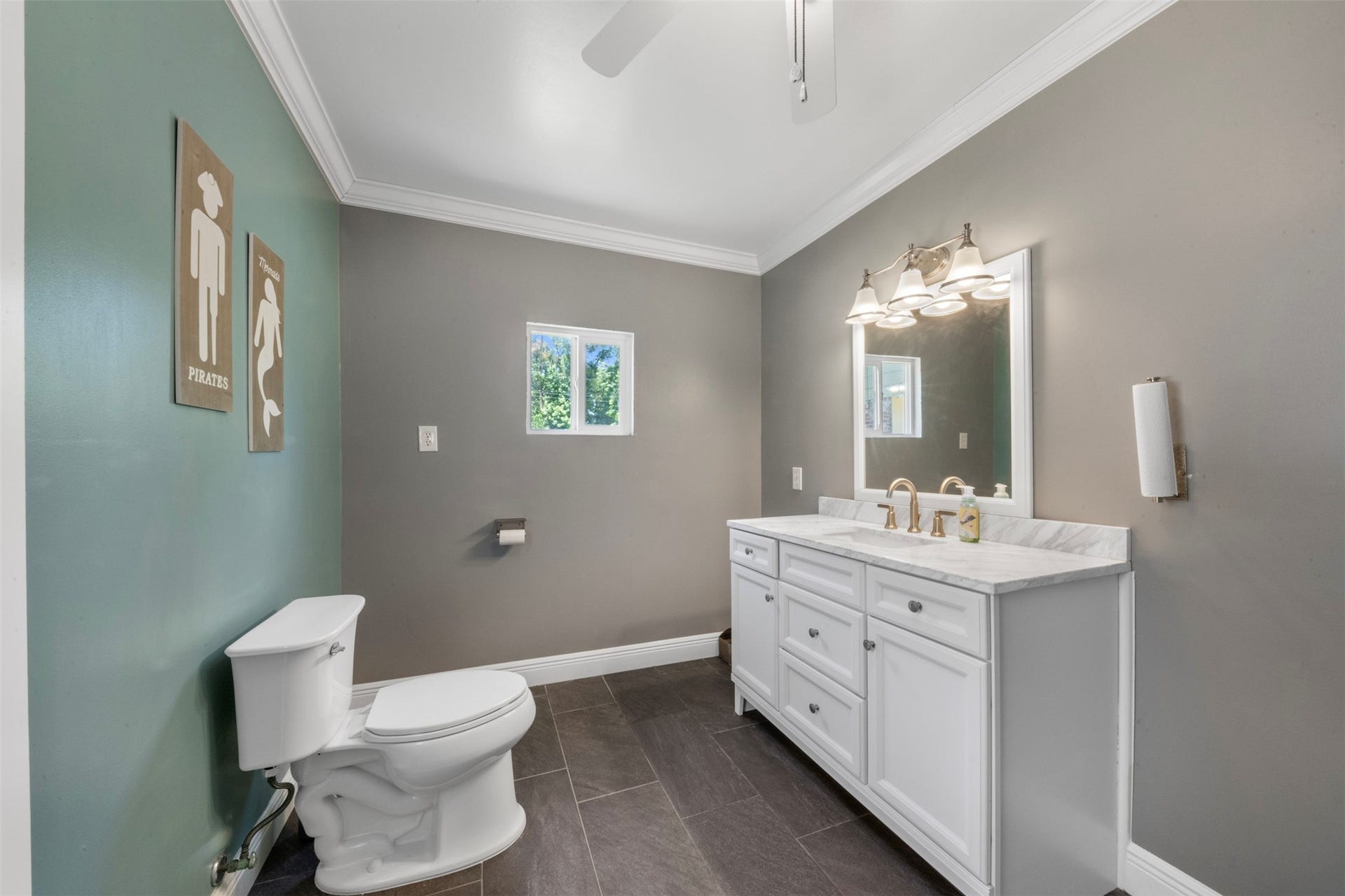 109 Riverbrook Drive, Conroe, TX 77385 Outdoor Pool house bathroom