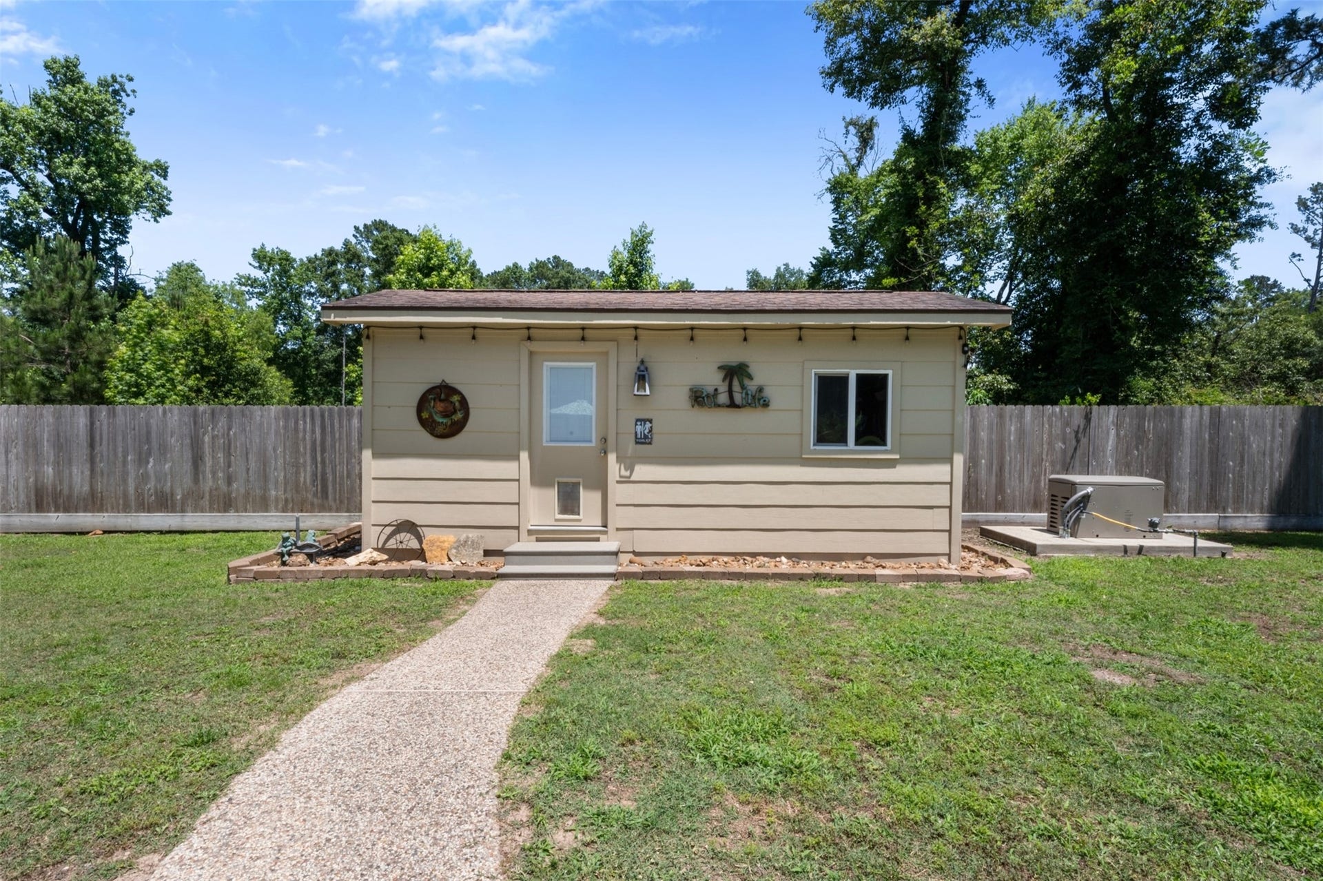 109 Riverbrook Drive, Conroe, TX 77385 Guest pool house