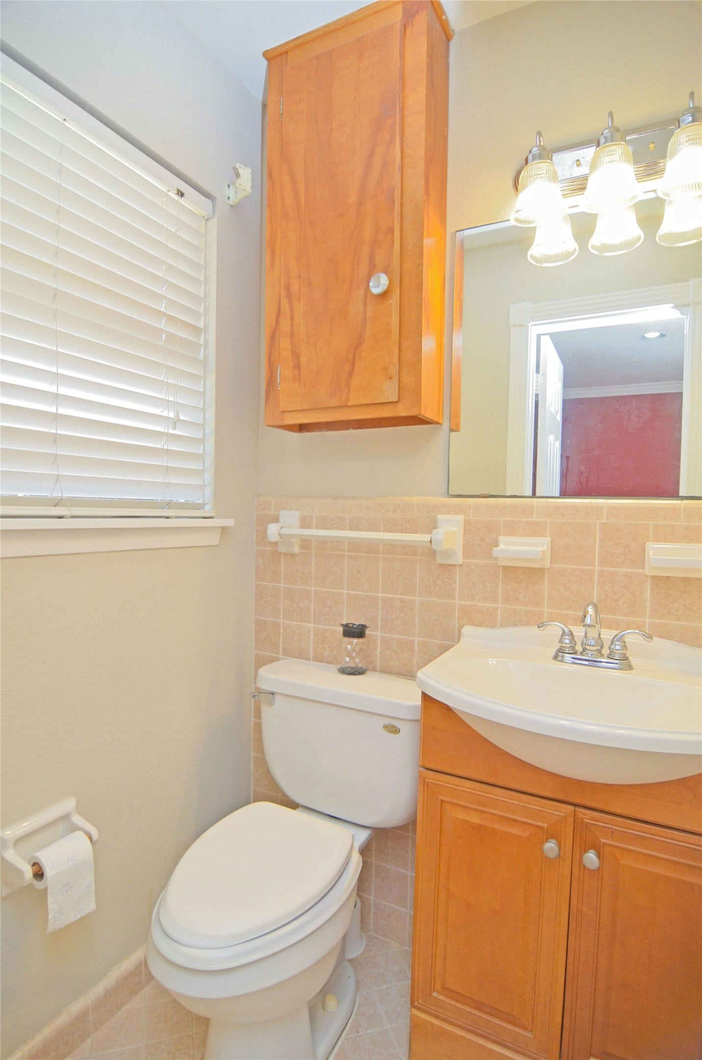 2719 Sweetgum Street, Pasadena, TX 77502 Half bath