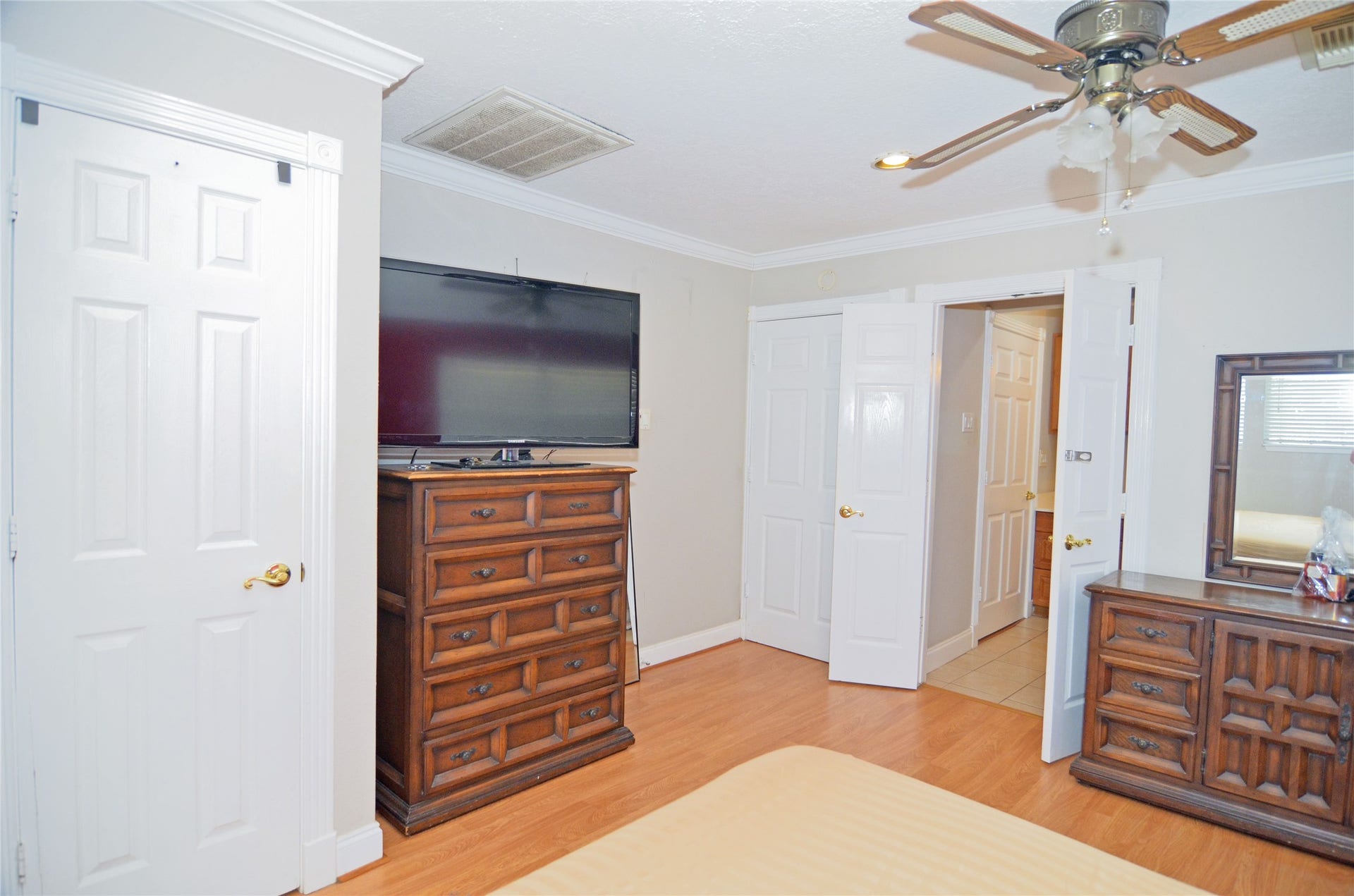 2719 Sweetgum Street, Pasadena, TX 77502 Primary bedroom
