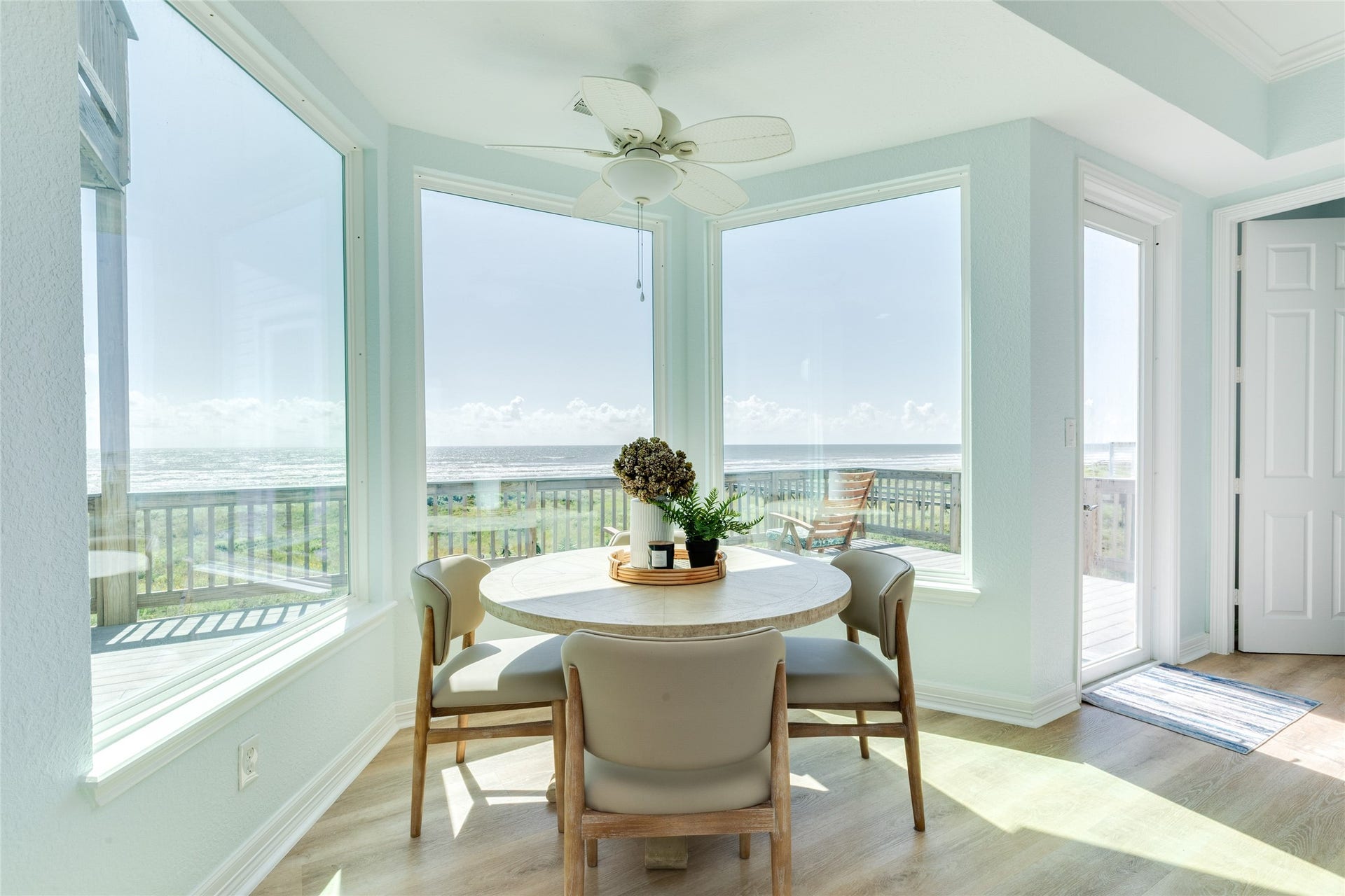 20911 W Sand Hill Drive, Galveston, TX 77554 Breakfast Nook with deck access to the right