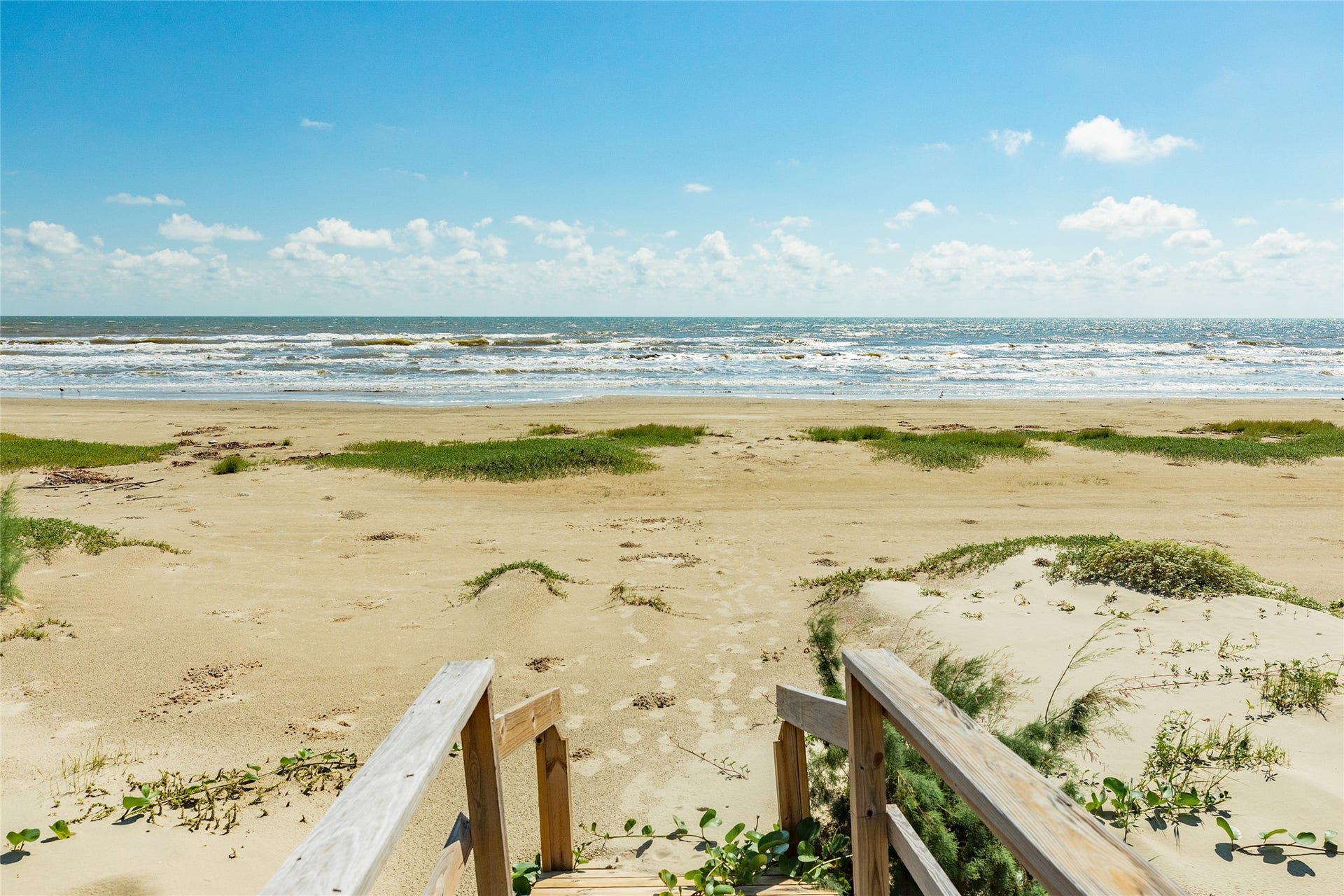 20911 W Sand Hill Drive, Galveston, TX 77554 Enjoy a perfect day at the Beach!