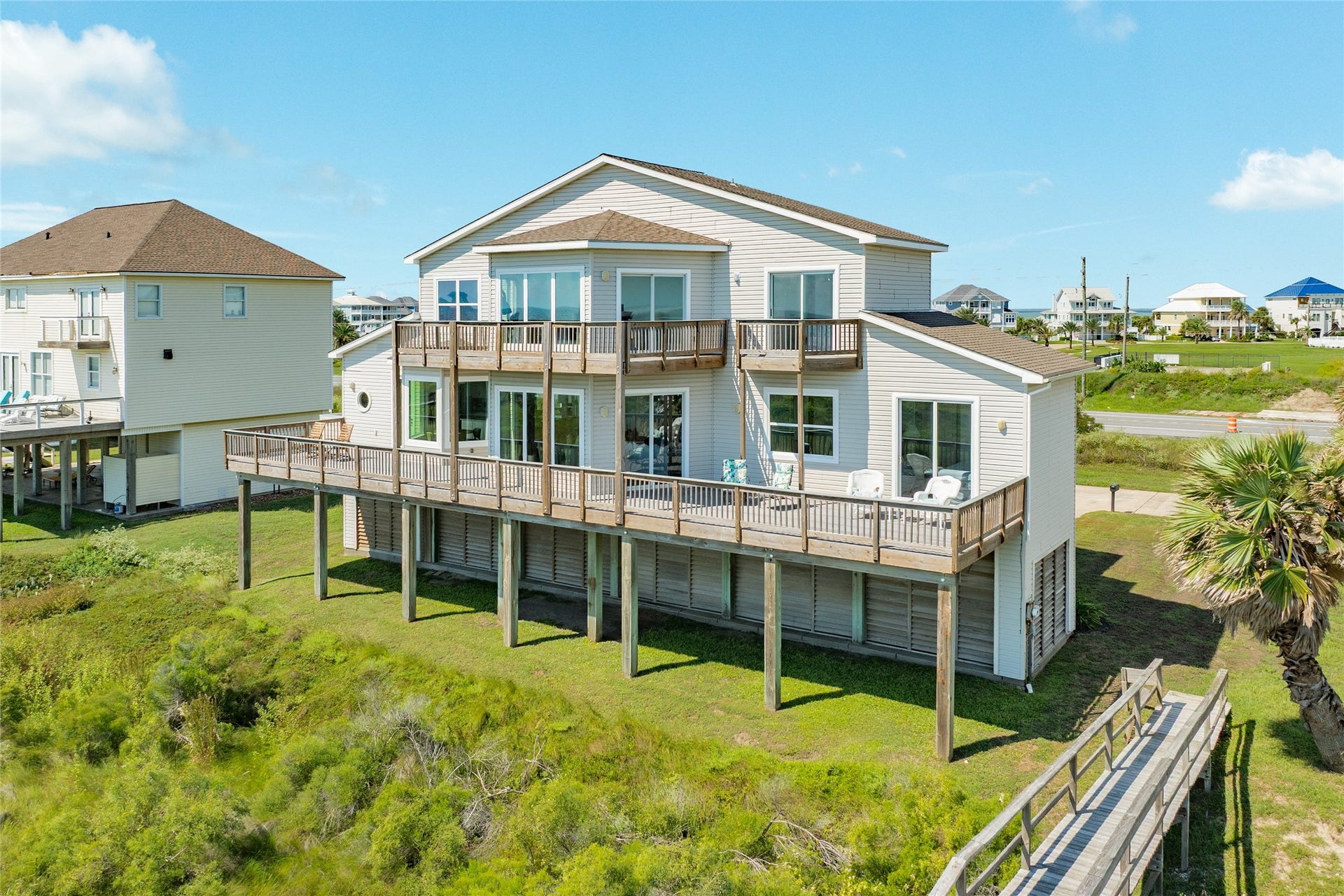 20911 W Sand Hill Drive, Galveston, TX 77554 Louvered wall on the ground level has slats that can be removed