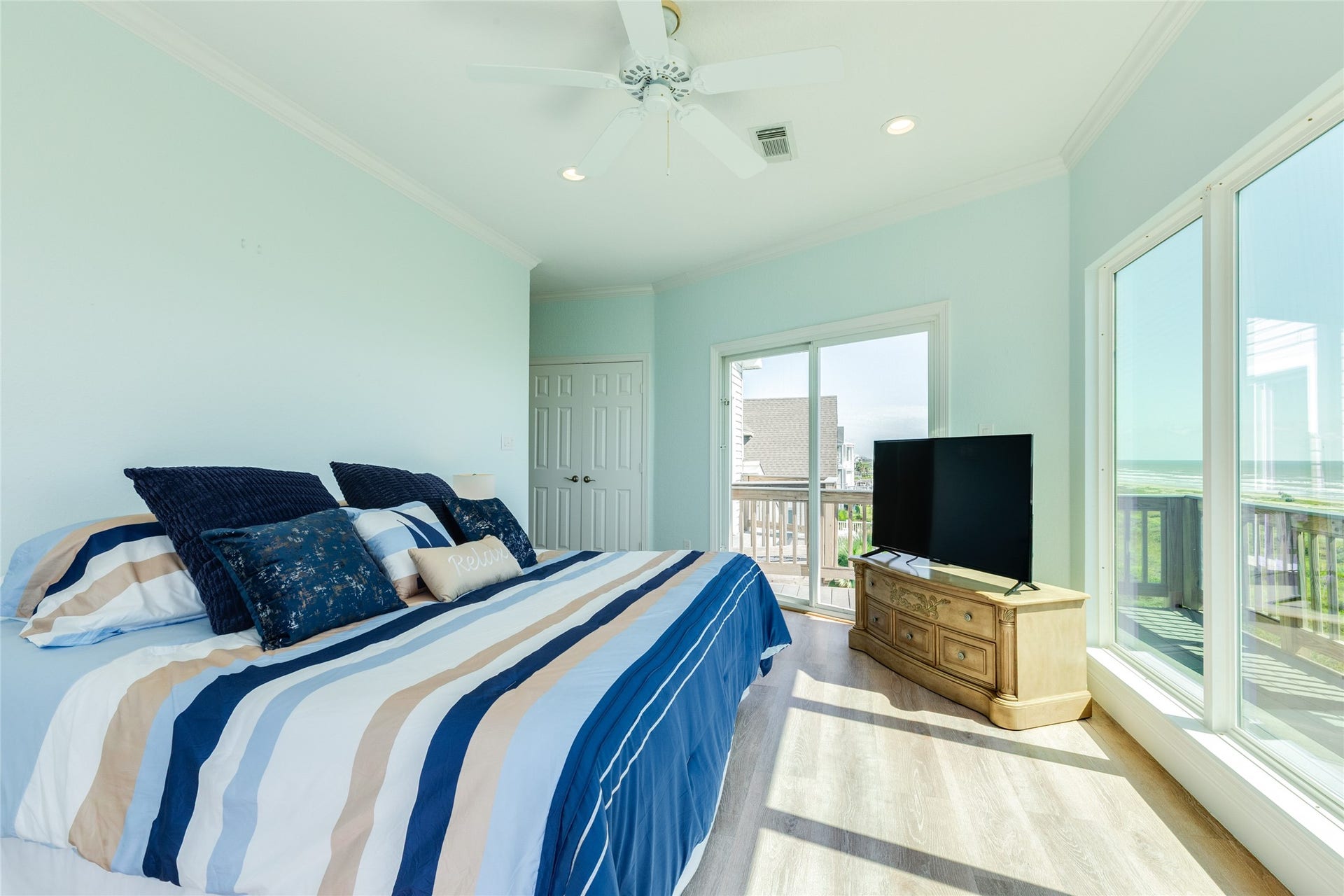 20911 W Sand Hill Drive, Galveston, TX 77554 Large Primary Bedroom has a private deck