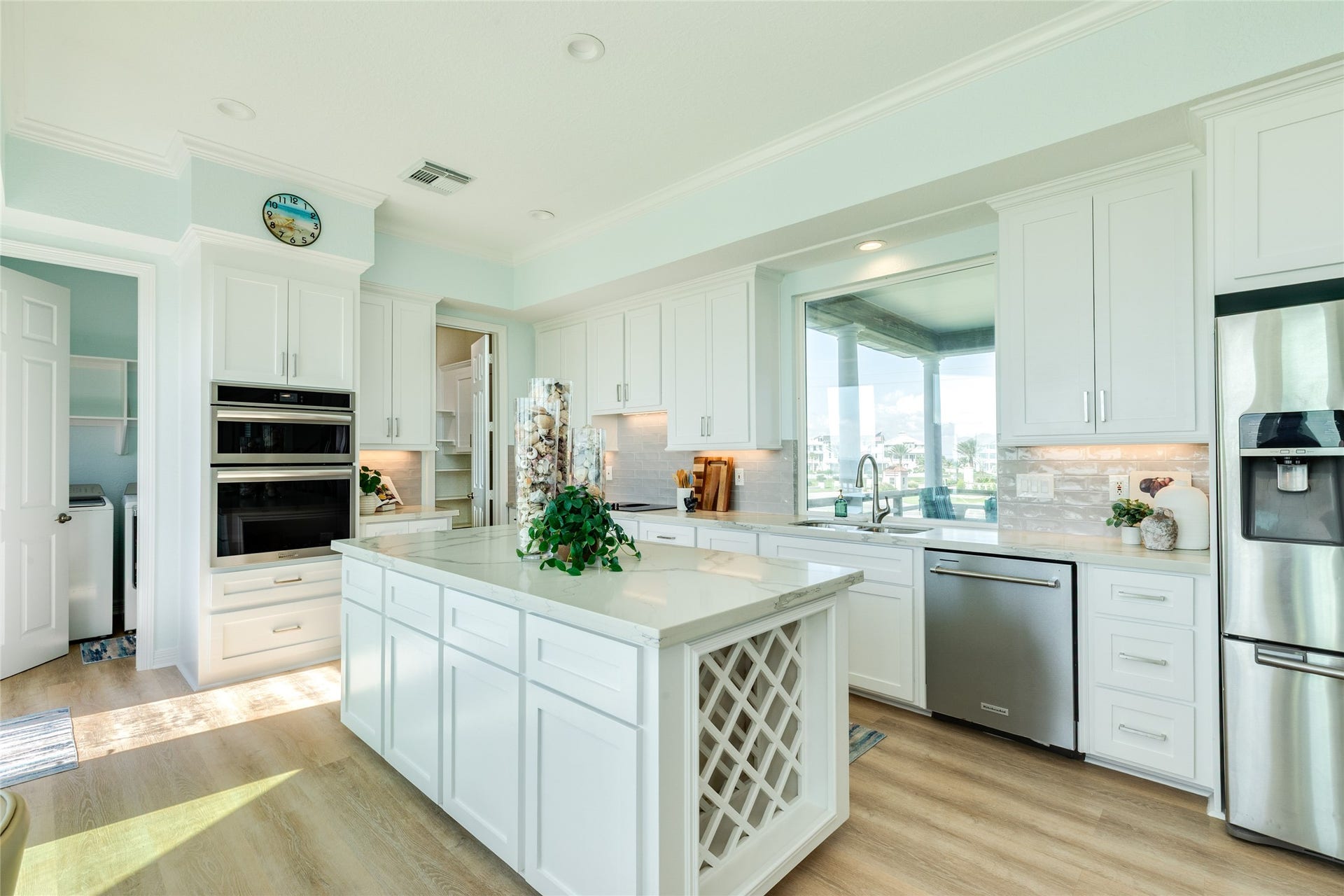 20911 W Sand Hill Drive, Galveston, TX 77554 Remodeled kitchen features soft-close cabinets and drawers