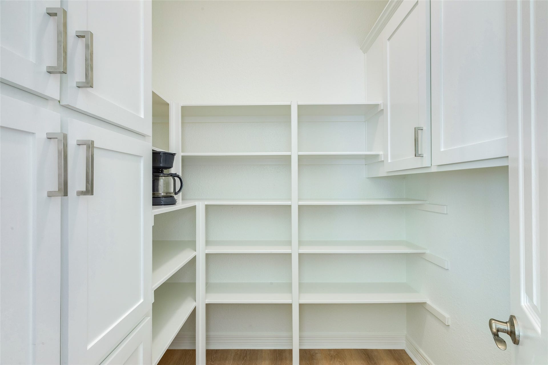 20911 W Sand Hill Drive, Galveston, TX 77554 Large walk-in pantry