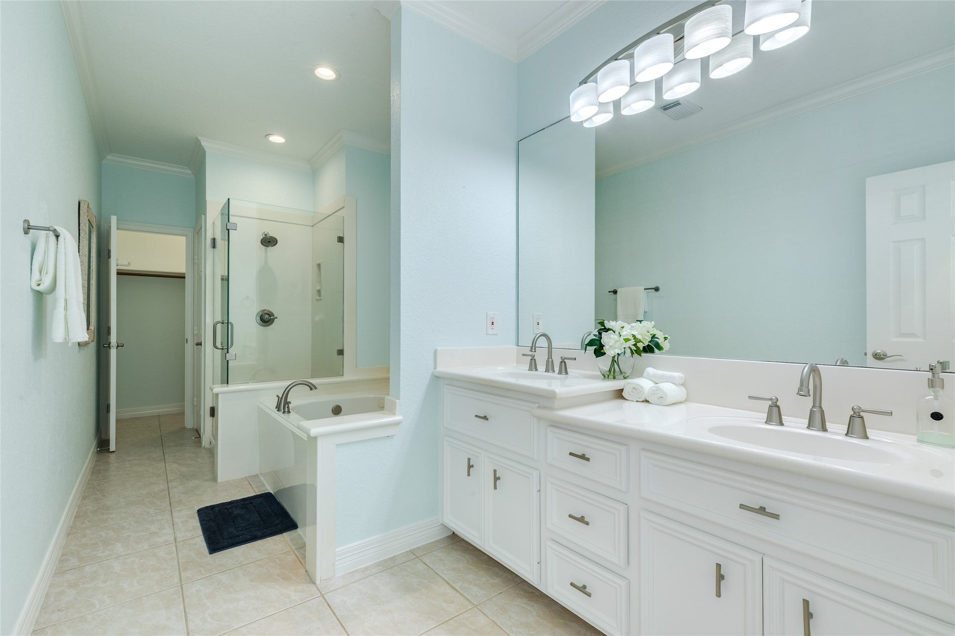20911 W Sand Hill Drive, Galveston, TX 77554 Primary Bathroom has double sinks, a jetted soaking tub, walk-in shower and second closet