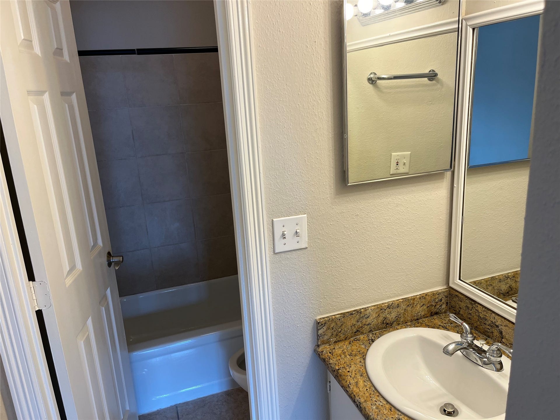 260 El Dorado Boulevard, #805, Houston, TX 77598 260 El Dorado Boulevard, #805, Houston, TX 77598
