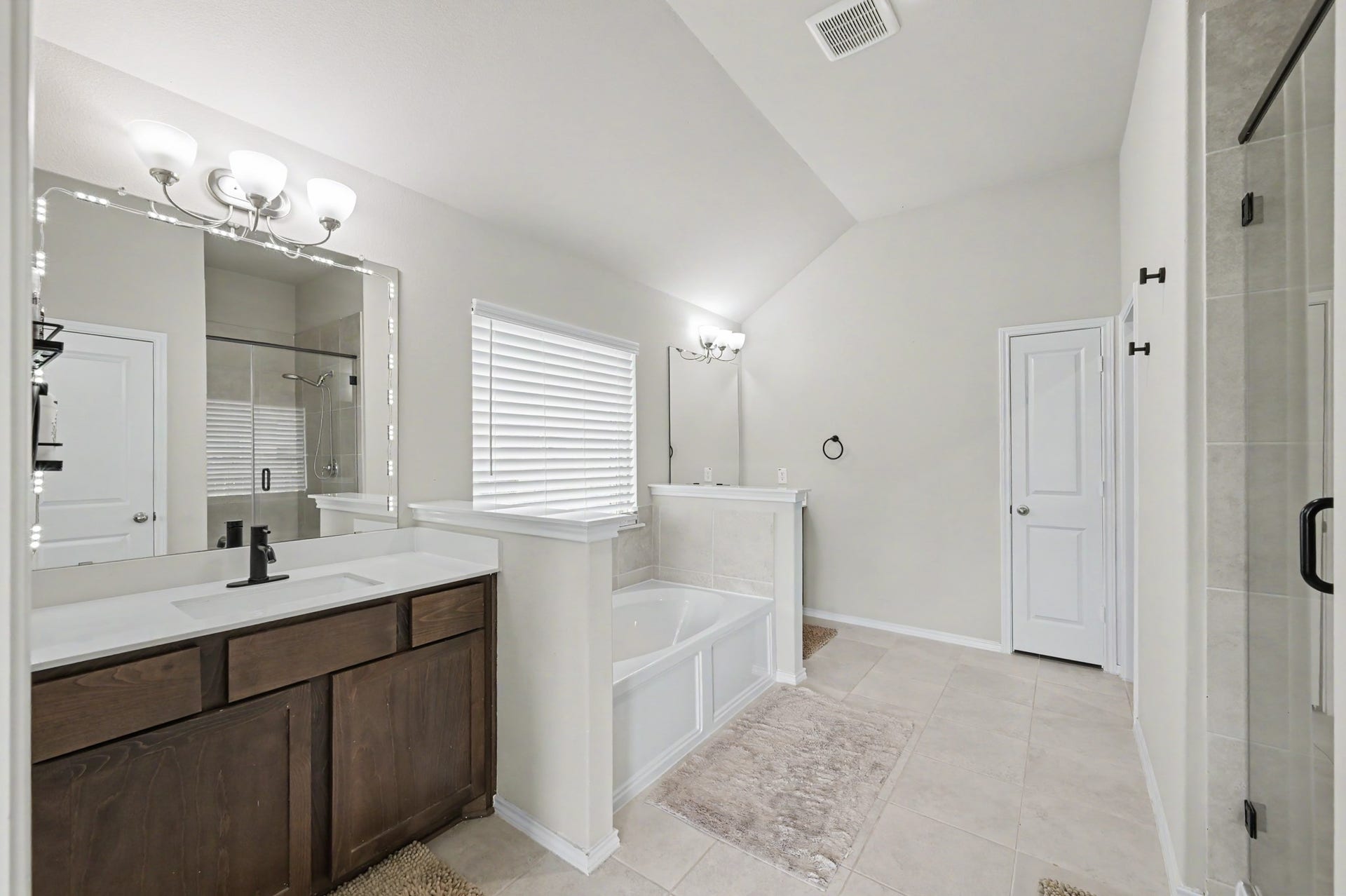 32034 August Woods Way, Conroe, TX 77385 His & Hers sinks separated by large soaking tub