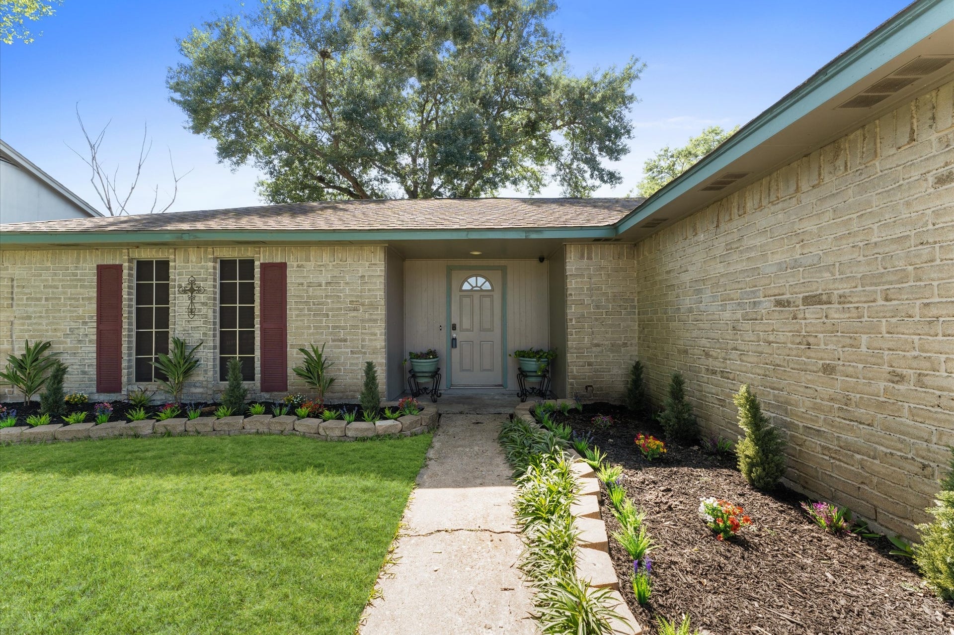 11227 Verlaine Drive, Houston, TX 77065 Front landscaping wraps around the front of the home creating great curb appeal. The front sidewalk is bordered by more landscaping as it leads to a covered entryway.