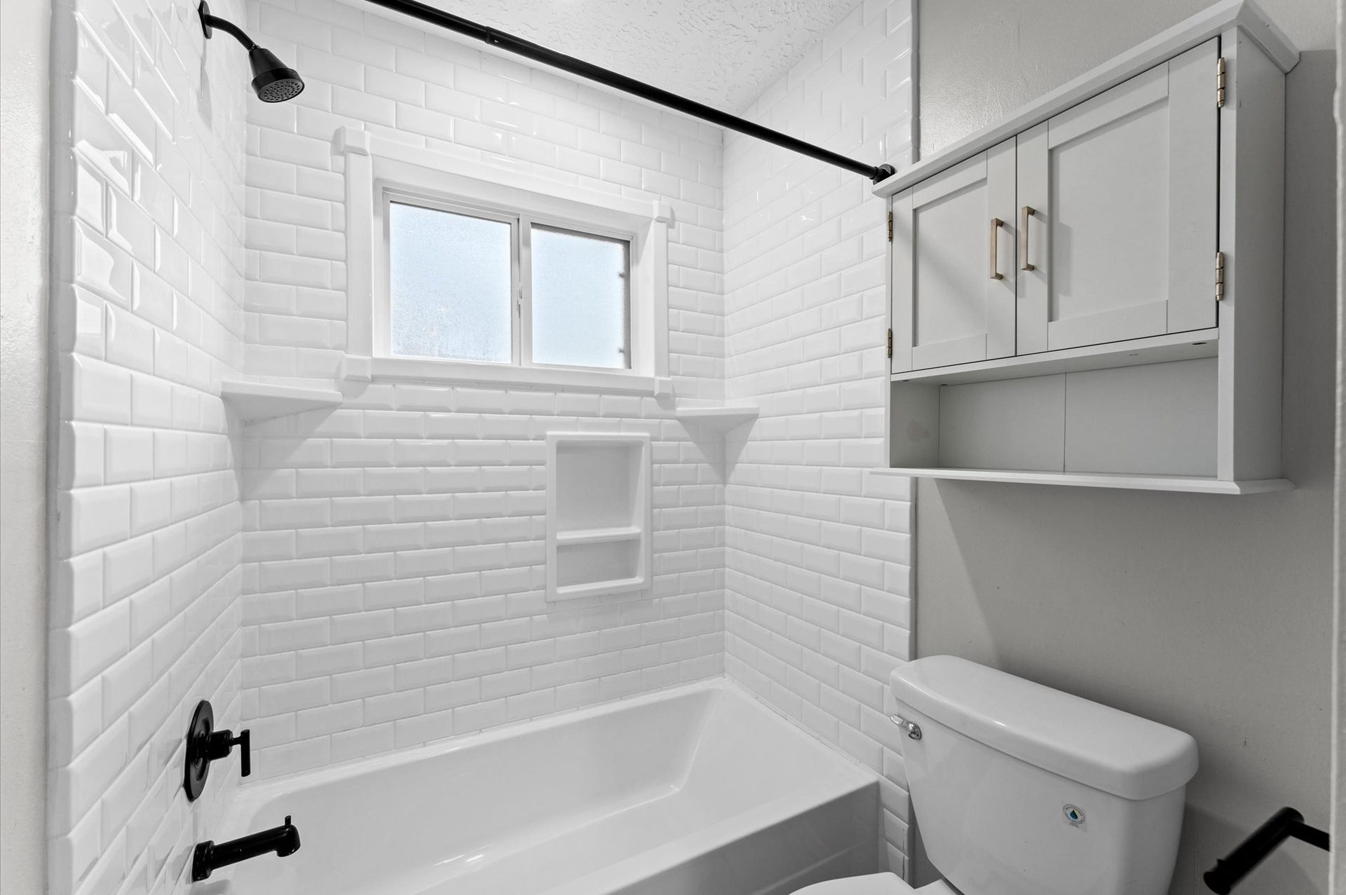 11227 Verlaine Drive, Houston, TX 77065 The hall bath features a tile surround tub and shower combination.