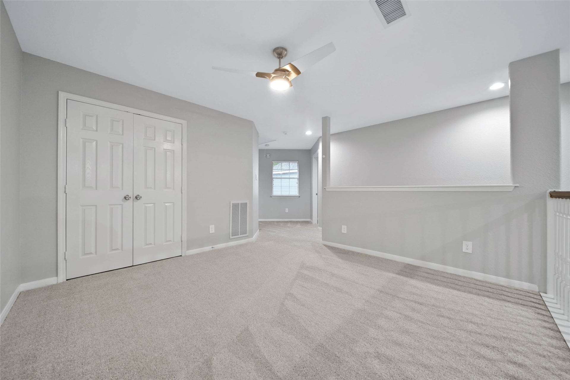 38 W Greenhill Terrace Place, Spring, TX 77382
