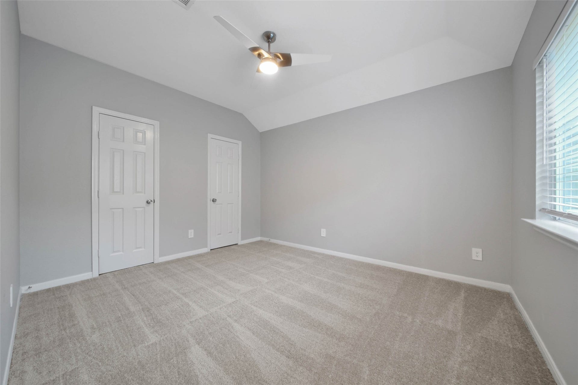 38 W Greenhill Terrace Place, Spring, TX 77382