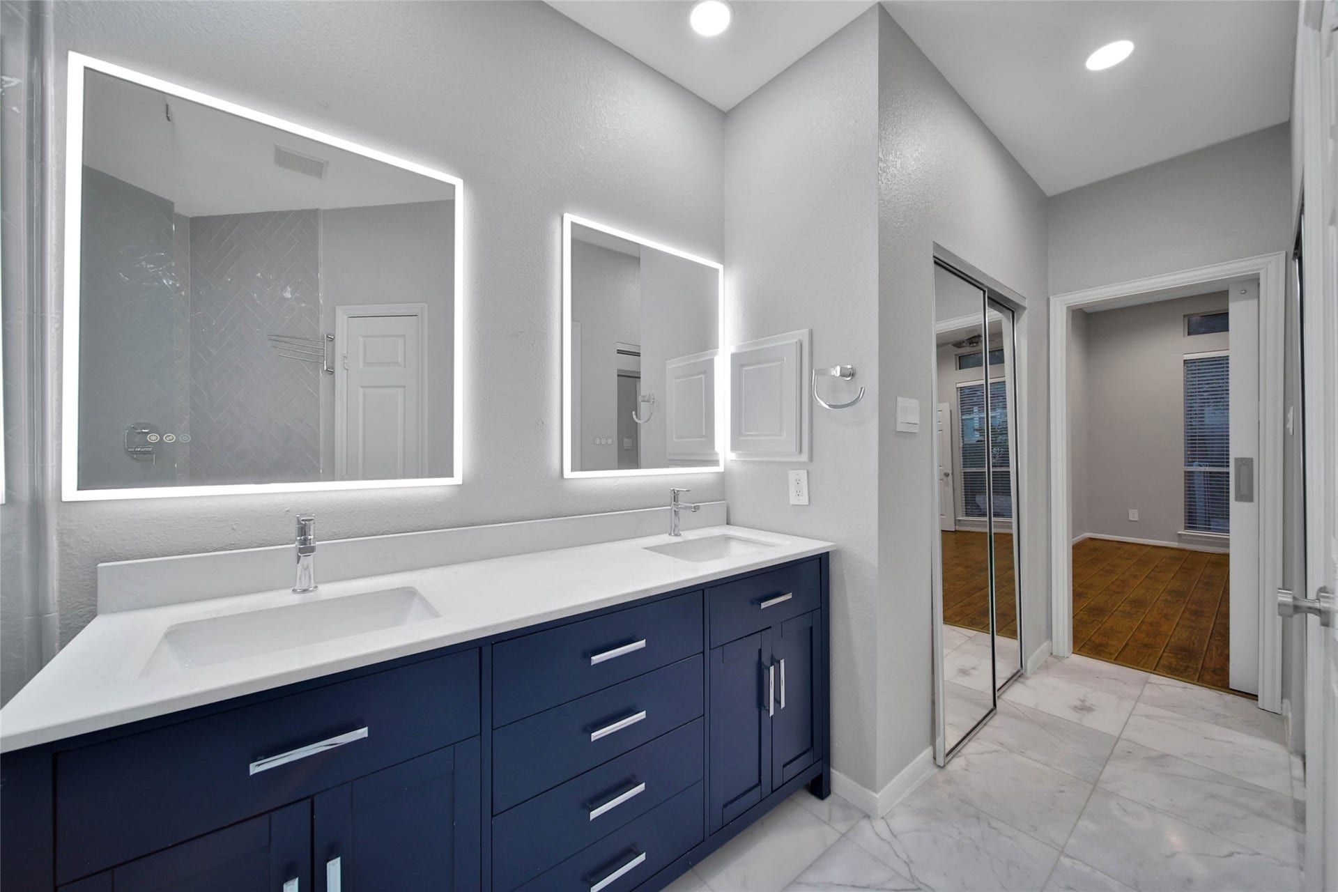 38 W Greenhill Terrace Place, Spring, TX 77382